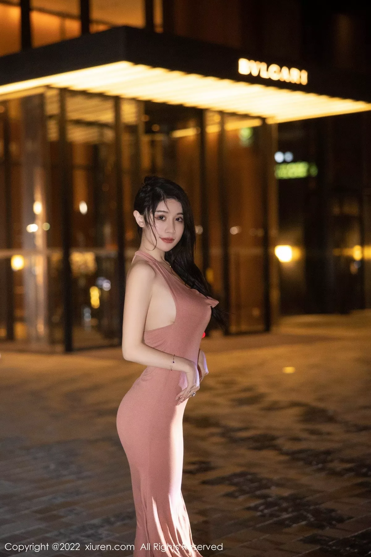 秀人集.com_[XiuRen秀人网]No.5426_模特美七Mia西双版纳旅拍脱淡红色连衣裙秀丰满身材诱惑写真114P