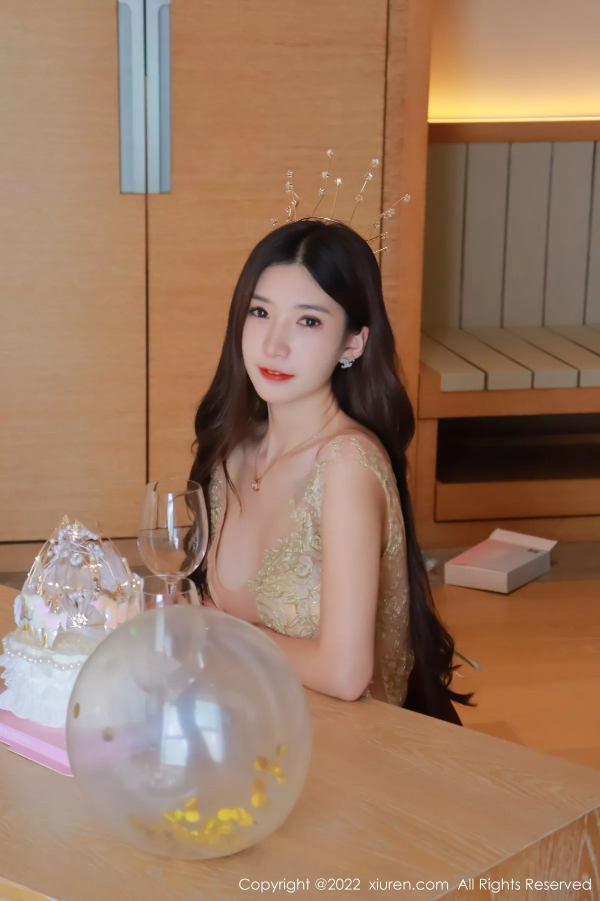 秀人集.com_[XiuRen秀人网]No.5427_模特hebe韩心雨香格里拉旅拍脱连衣裙露丁字裤秀翘臀诱惑写真52P