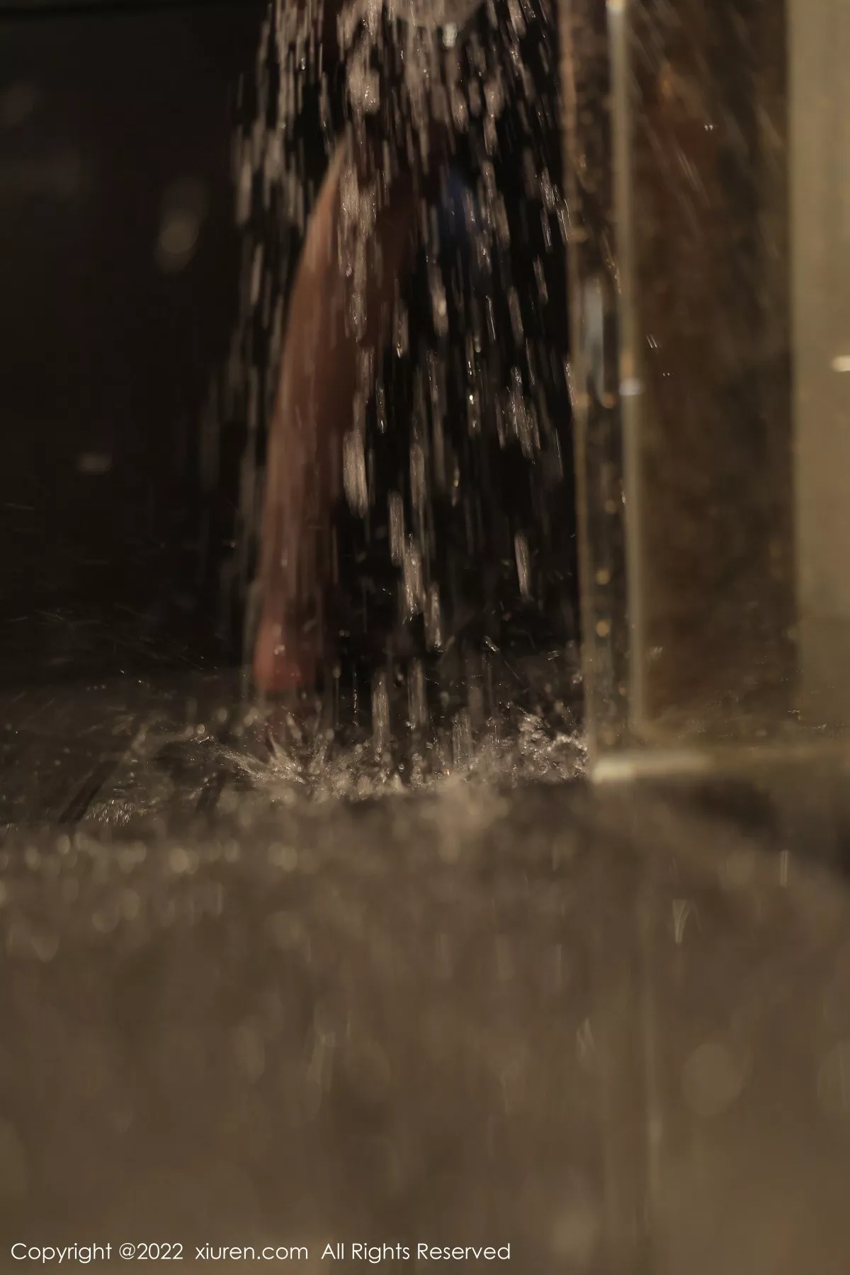 秀人集.com_[XiuRen秀人网]No.5426_模特美七Mia西双版纳旅拍脱淡红色连衣裙秀丰满身材诱惑写真114P