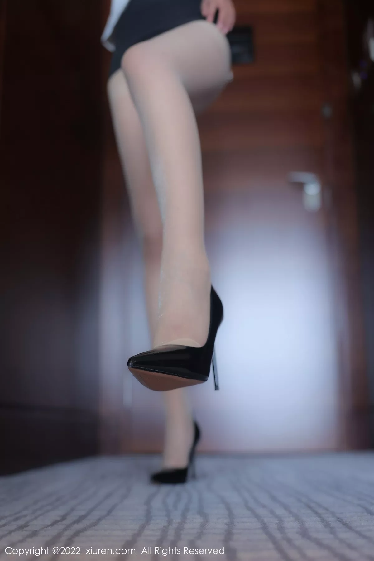 秀人集.com_[XiuRen秀人网]No.5437_模特宋愉愉制服诱惑主题性感白T配黑短裙露黑色内衣诱惑写真105P