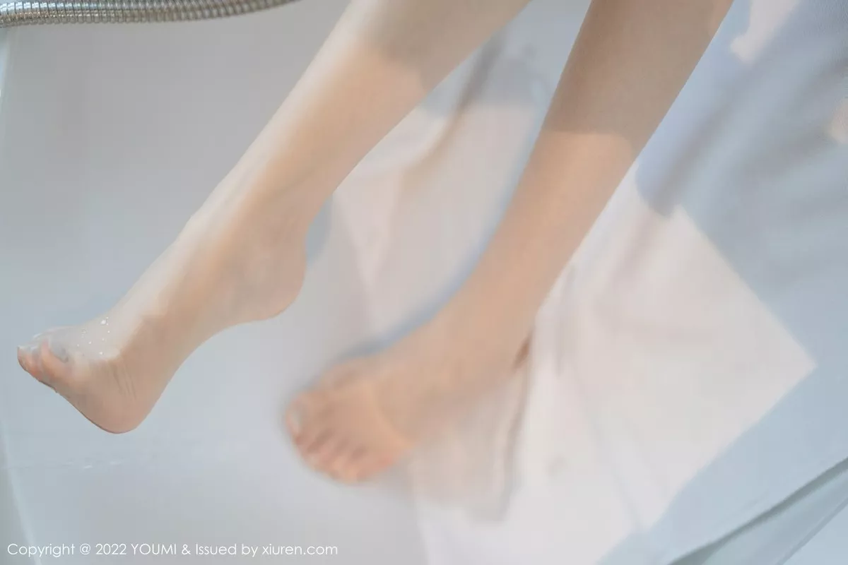 秀人集.com_[YouMi尤蜜荟]Vol.830_模特是小逗逗粉色吊带睡衣配超薄无内肉丝秀苗条身姿诱惑写真78P