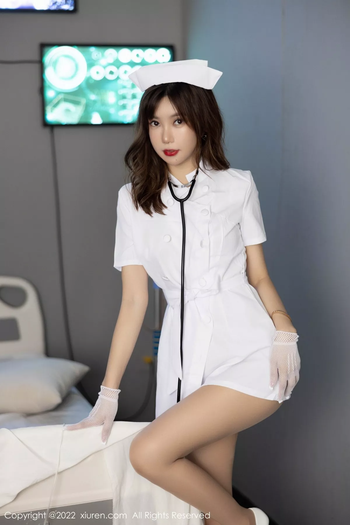 秀人集.com_[XiuRen秀人网]No.5321_女神绮里嘉ula心愿旅拍真空白色护士服配超薄肉丝撩人诱惑写真80P