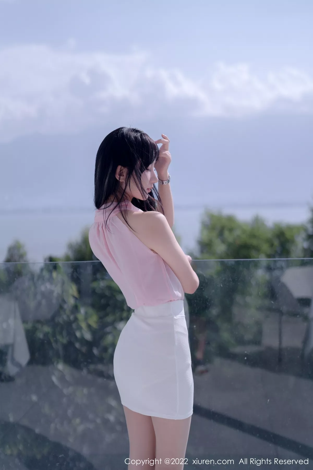 秀人集.com_[XiuRen秀人网]No.5318_女神小果冻儿大理旅拍性感粉色上衣配白色短裙秀美腿诱惑写真76P