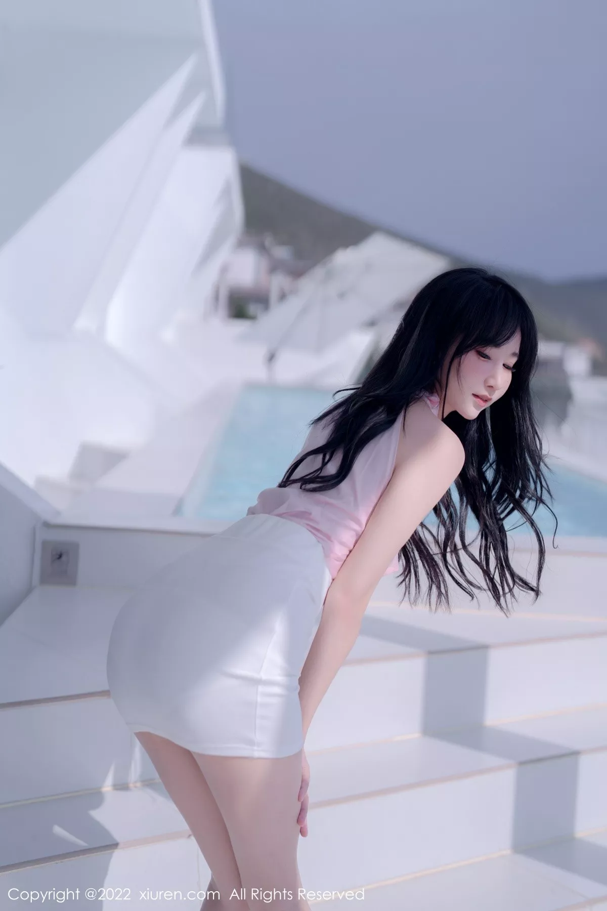 秀人集.com_[XiuRen秀人网]No.5318_女神小果冻儿大理旅拍性感粉色上衣配白色短裙秀美腿诱惑写真76P