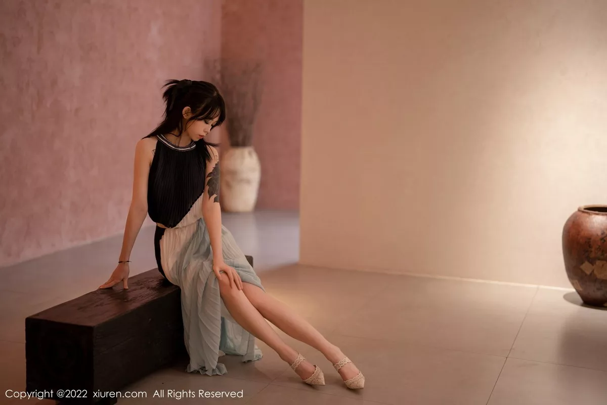 秀人集.com_[XiuRen秀人网]No.5327_模特奶瓶大理旅拍脱连衣裙露性感蕾丝内衣秀苗条身材诱惑写真53P