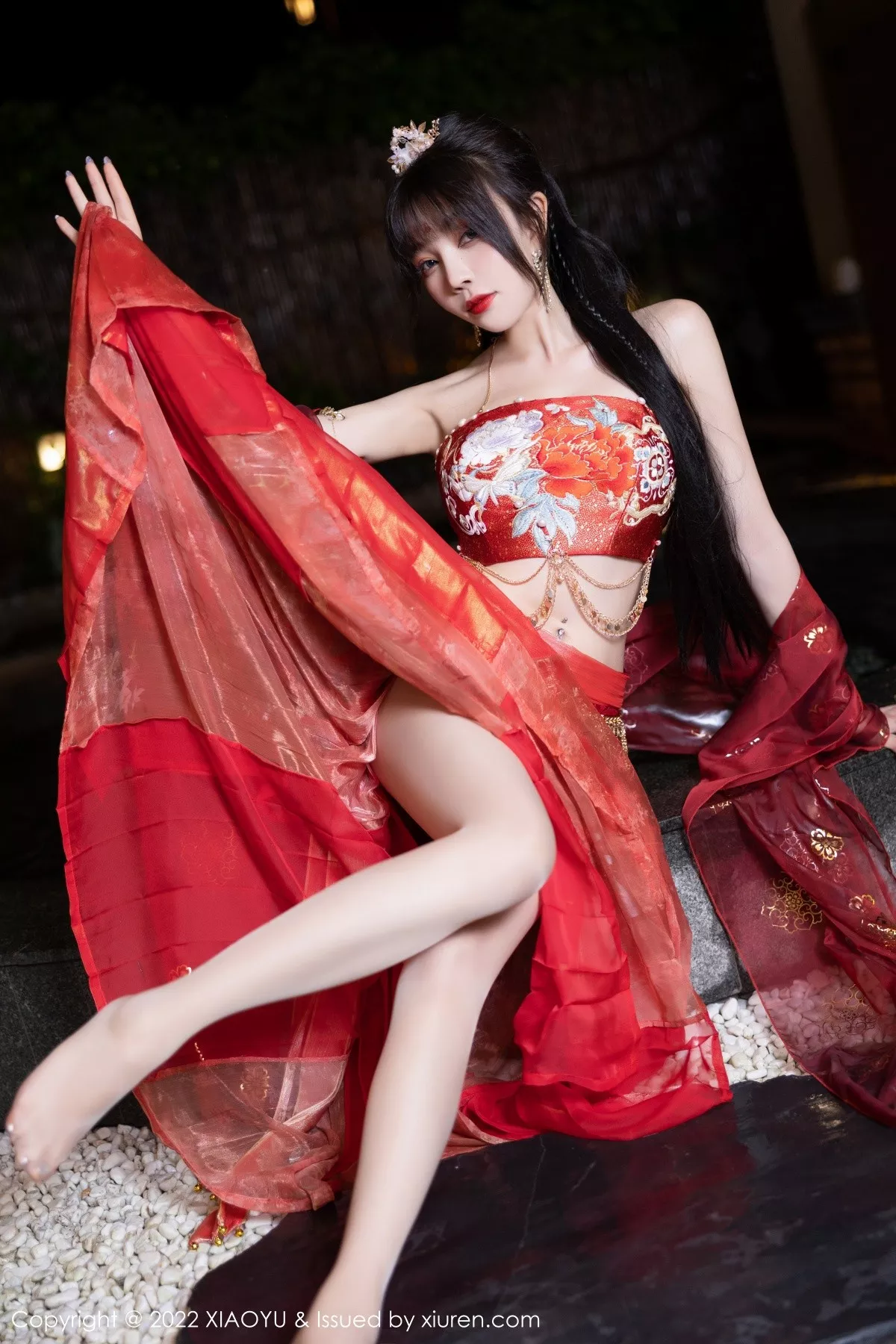 秀人集.com_[XiaoYu画语界]Vol.827_女神徐莉芝Booty泳池性感红色轻透古装服饰秀完美身材诱惑写真70P