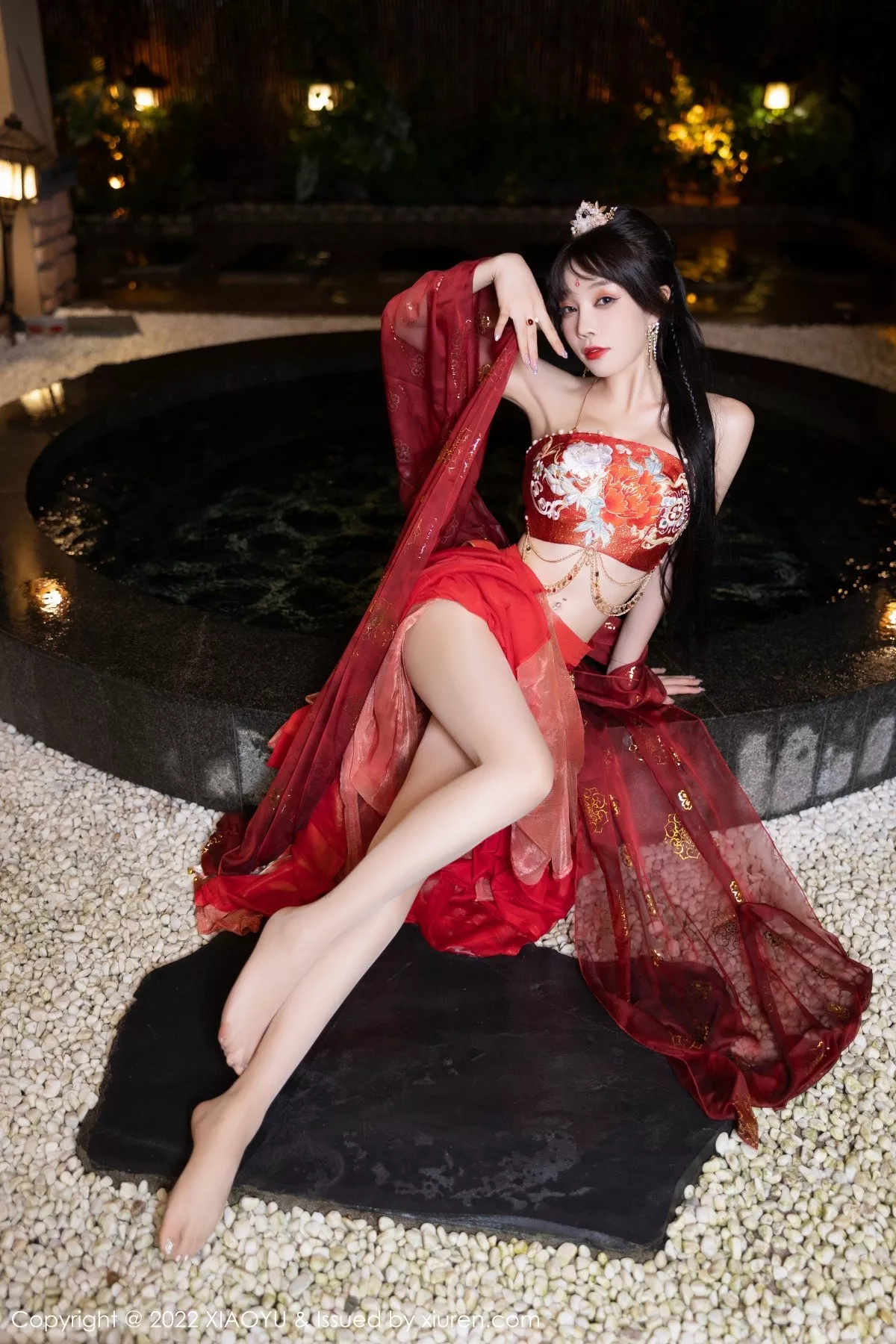 秀人集.com_[XiaoYu画语界]Vol.827_女神徐莉芝Booty泳池性感红色轻透古装服饰秀完美身材诱惑写真70P