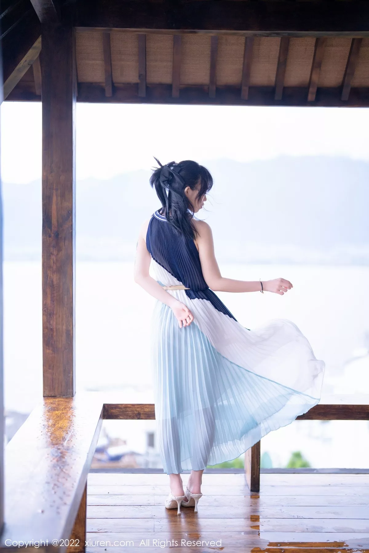 秀人集.com_[XiuRen秀人网]No.5327_模特奶瓶大理旅拍脱连衣裙露性感蕾丝内衣秀苗条身材诱惑写真53P