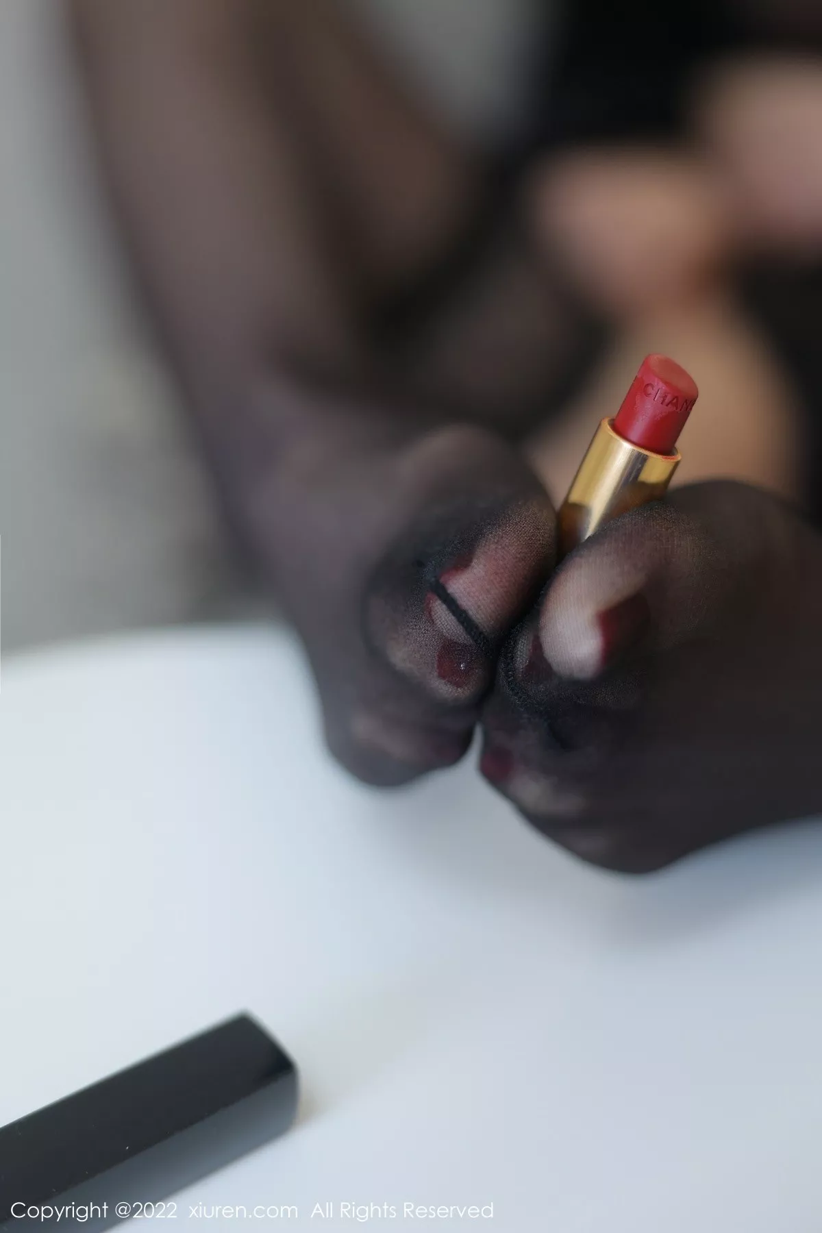 秀人集.com_[XiuRen秀人网]No.5335_模特诗诗kiki大理旅拍半脱黑色条纹T恤露性感蕾丝内衣诱惑写真83P