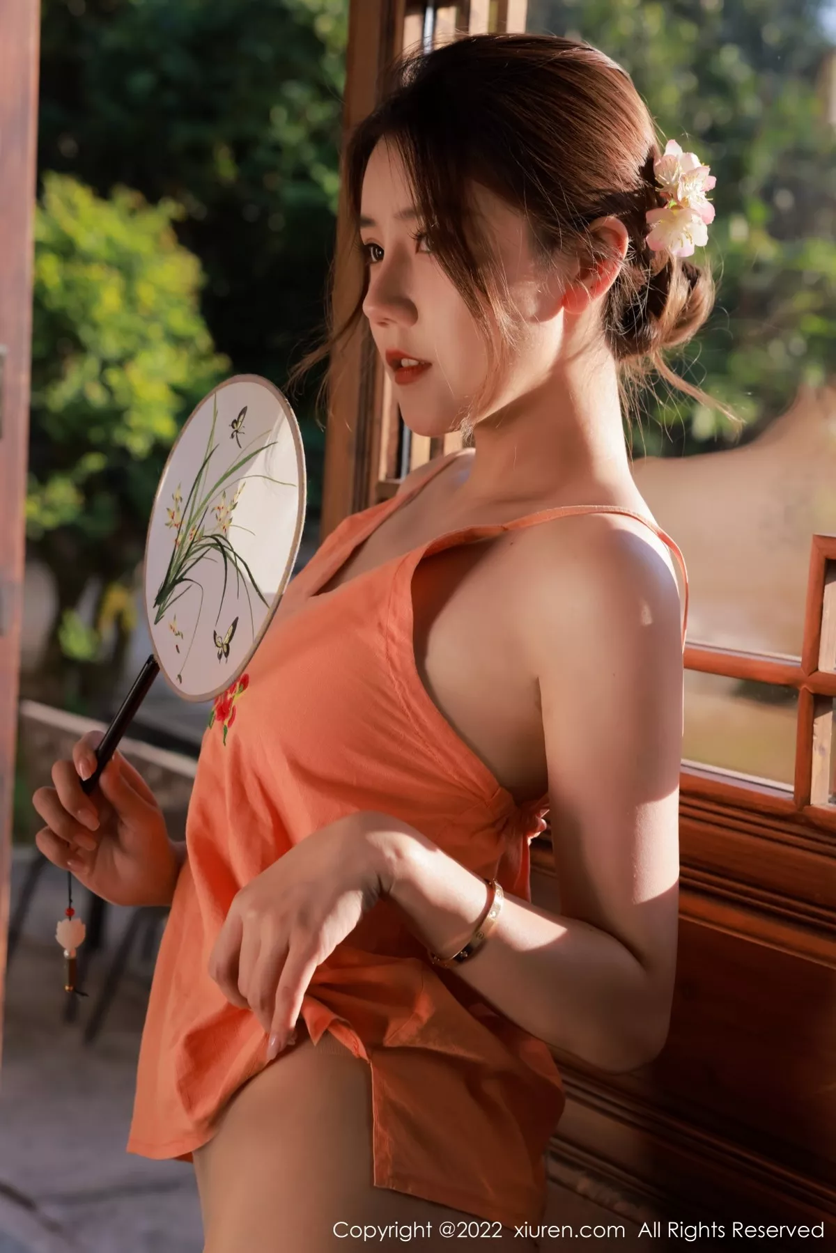 秀人集.com_[XiuRen秀人网]No.5334_模特Sugar糖酒酒澳门旅拍性感橙色吊带配无内肉丝惹火诱惑写真55P