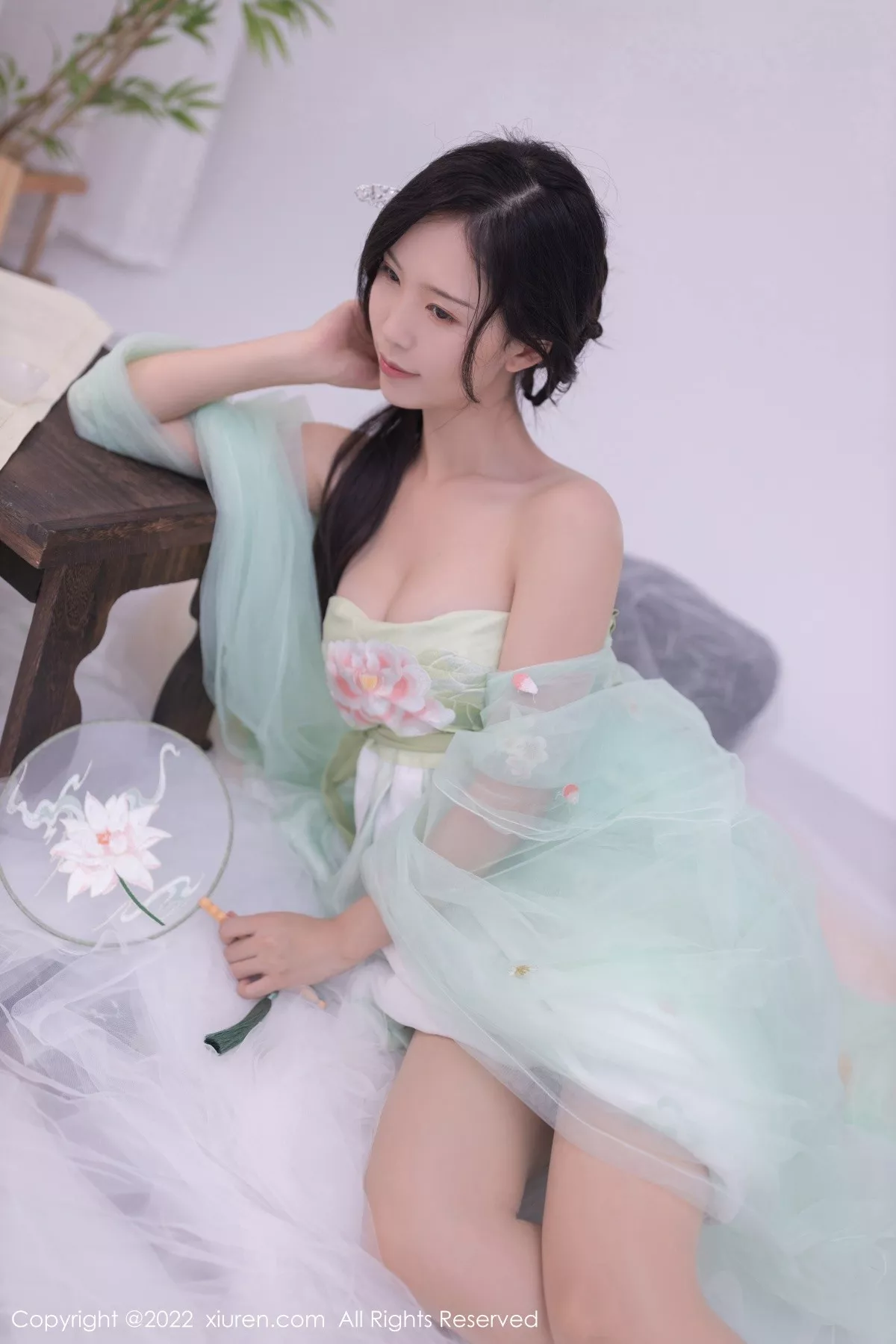 秀人集.com_[XiuRen秀人网]No.5345_模特利世私房性感淡绿色轻透古装服饰透视秀火辣身材诱惑写真72P