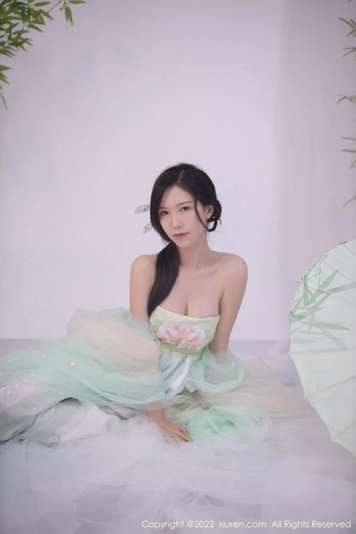 秀人集.com_[XiuRen秀人网]No.5345_模特利世私房性感淡绿色轻透古装服饰透视秀火辣身材诱惑写真72P