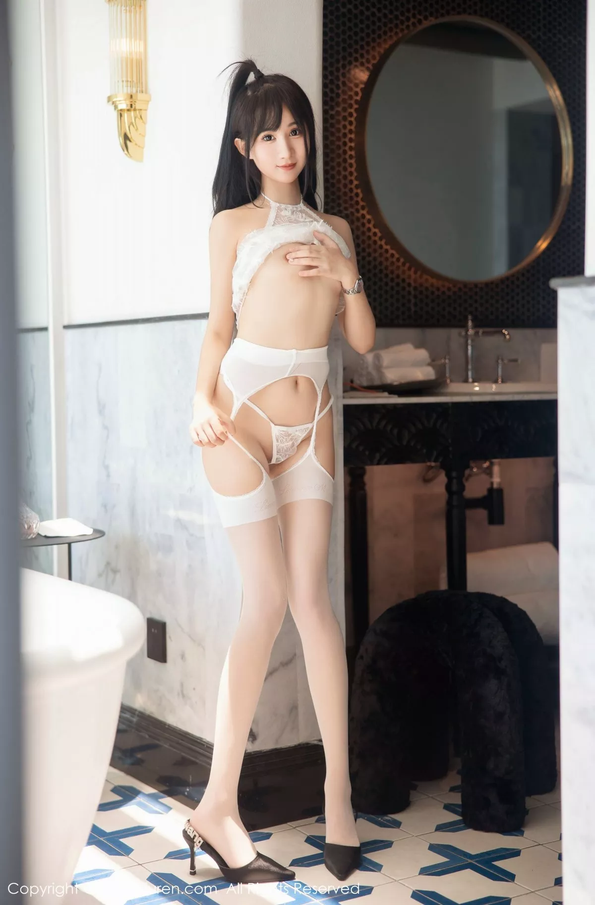 秀人集.com_[XiuRen秀人网]No.5344_女神小果冻儿大理旅拍白色轻透服饰配白丝吊袜完美诱惑写真104P