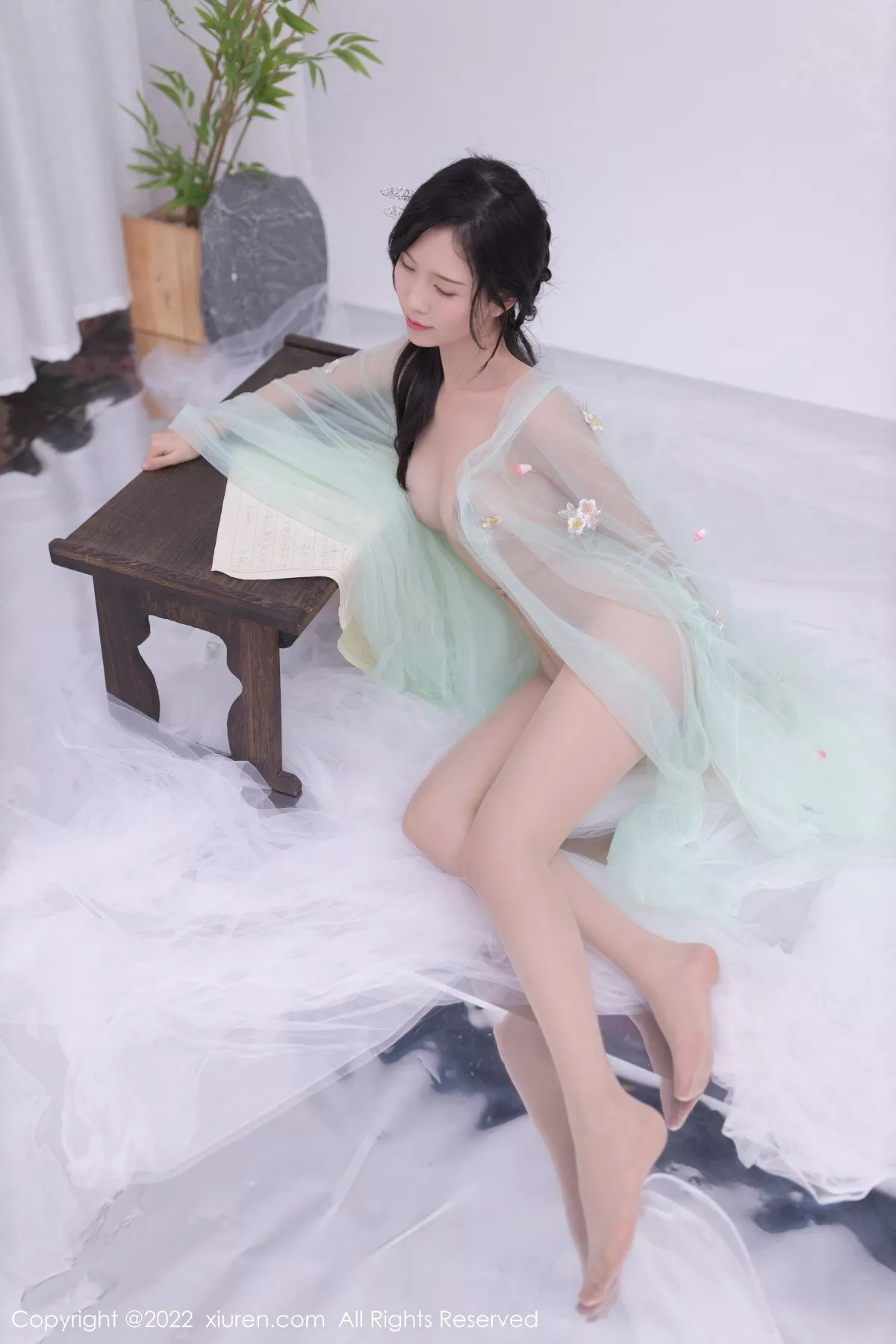 秀人集.com_[XiuRen秀人网]No.5345_模特利世私房性感淡绿色轻透古装服饰透视秀火辣身材诱惑写真72P