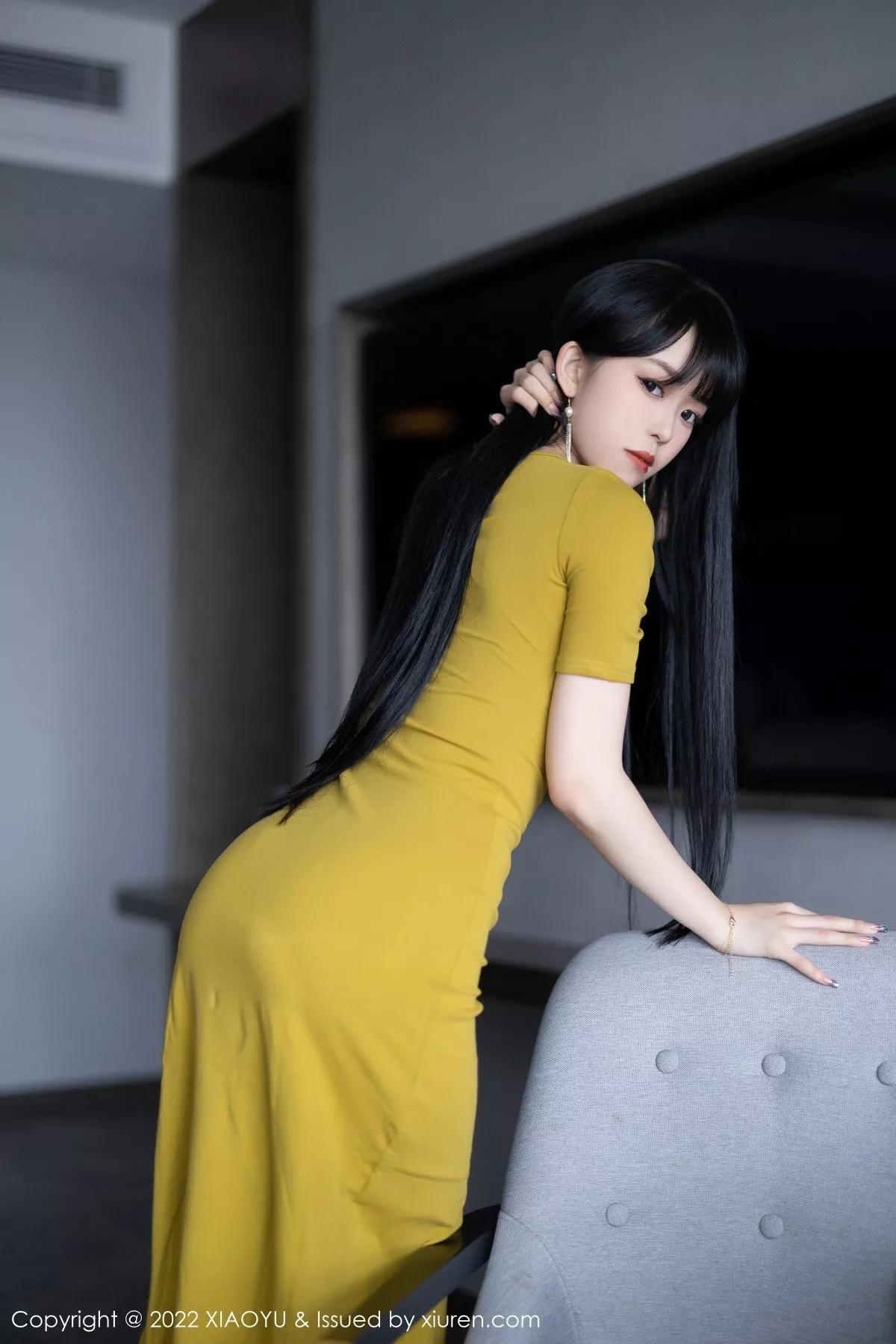 秀人集.com_[XiaoYu画语界]Vol.829_模特奶瓶私房淡蓝围裙配超薄白丝半脱露丁字裤秀翘臀诱惑写真0P