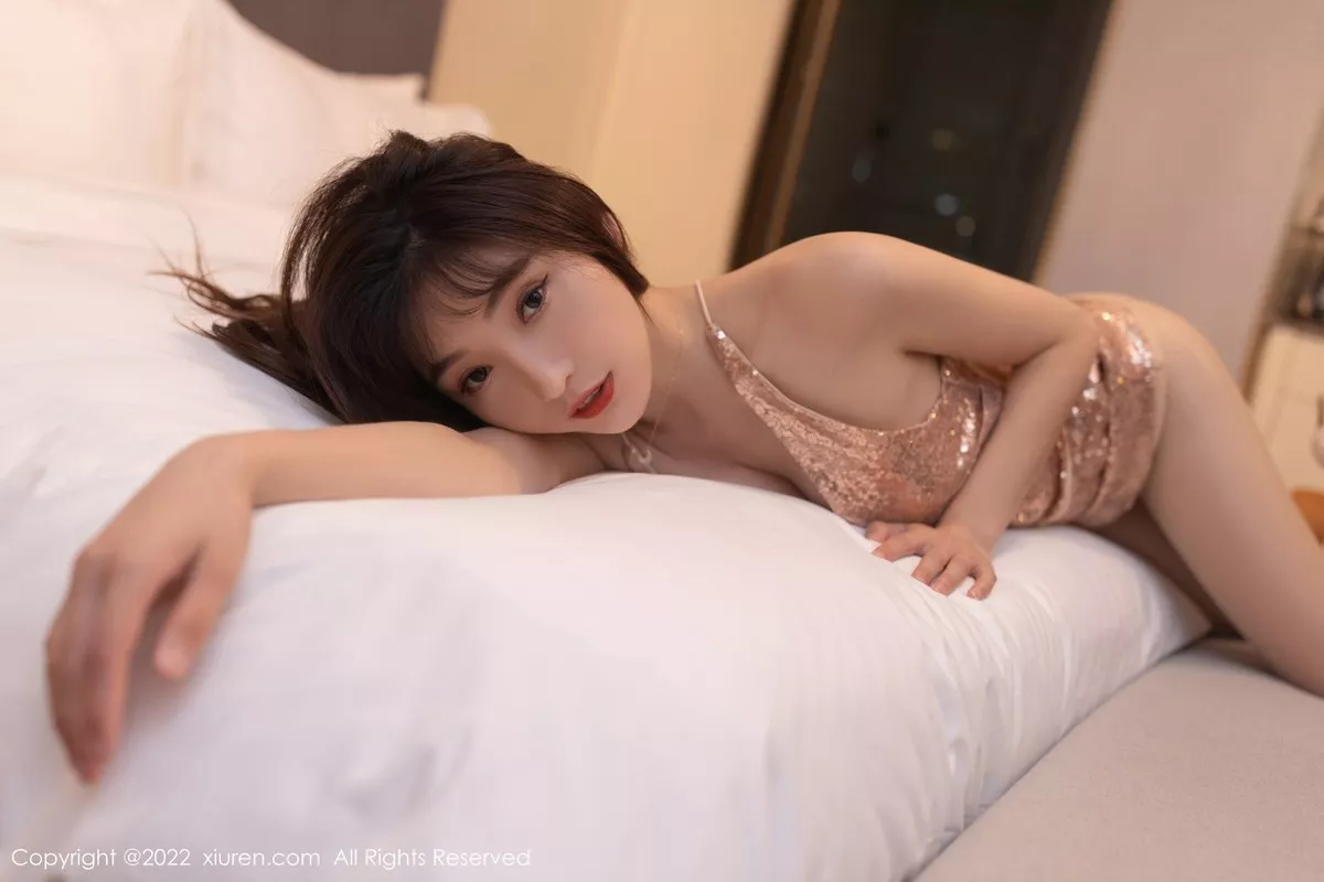 秀人集.com_[XiuRen秀人网]No.5354_模特陆萱萱广州-云南旅拍铜色闪亮吊裙配原色丝袜撩人诱惑写真78P