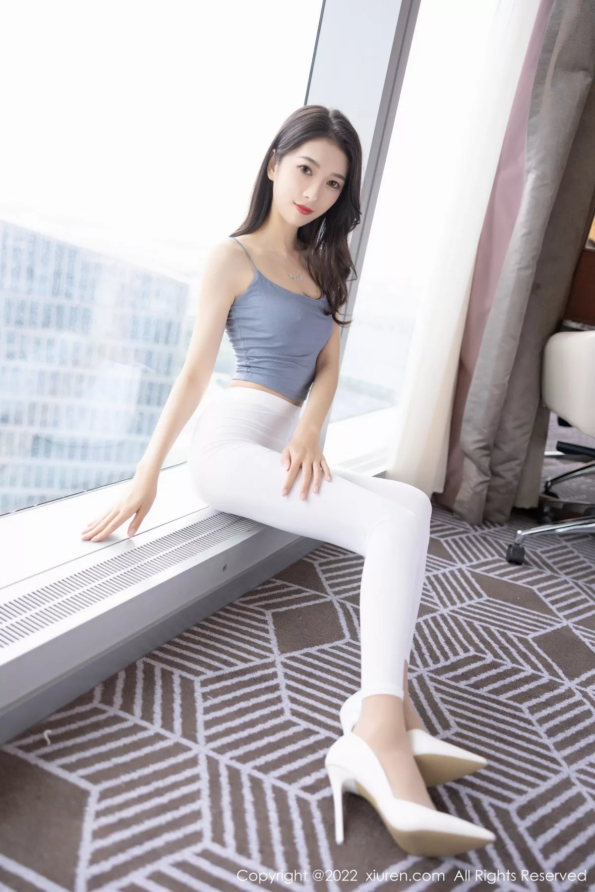 秀人集.com_[XiuRen秀人网]No.5351_模特林乐一性感蓝色收身衣配轻透白色长裤秀苗条身材诱惑写真76P