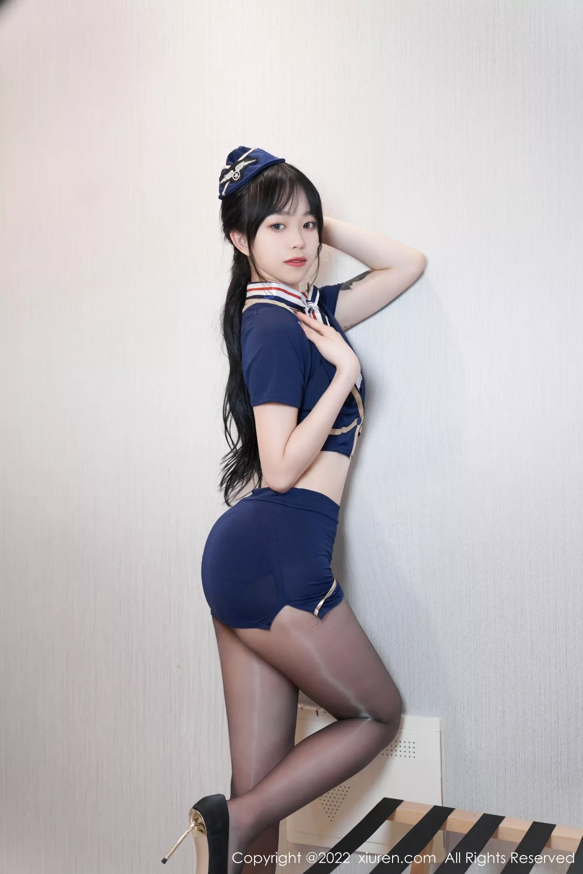 秀人集.com_[XiuRen秀人网]No.5352_模特奶瓶脱性感蓝色服饰露白色蕾丝内衣超薄黑丝撩人诱惑写真60P