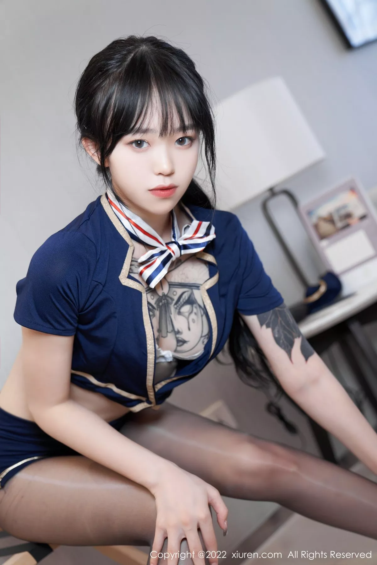 秀人集.com_[XiuRen秀人网]No.5352_模特奶瓶脱性感蓝色服饰露白色蕾丝内衣超薄黑丝撩人诱惑写真60P