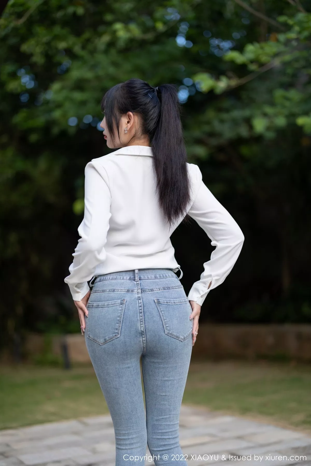 秀人集.com_[XiaoYu画语界]Vol.846_女神杨晨晨Yome性感白T配牛仔裤露红色内衣超薄肉丝诱惑写真85P