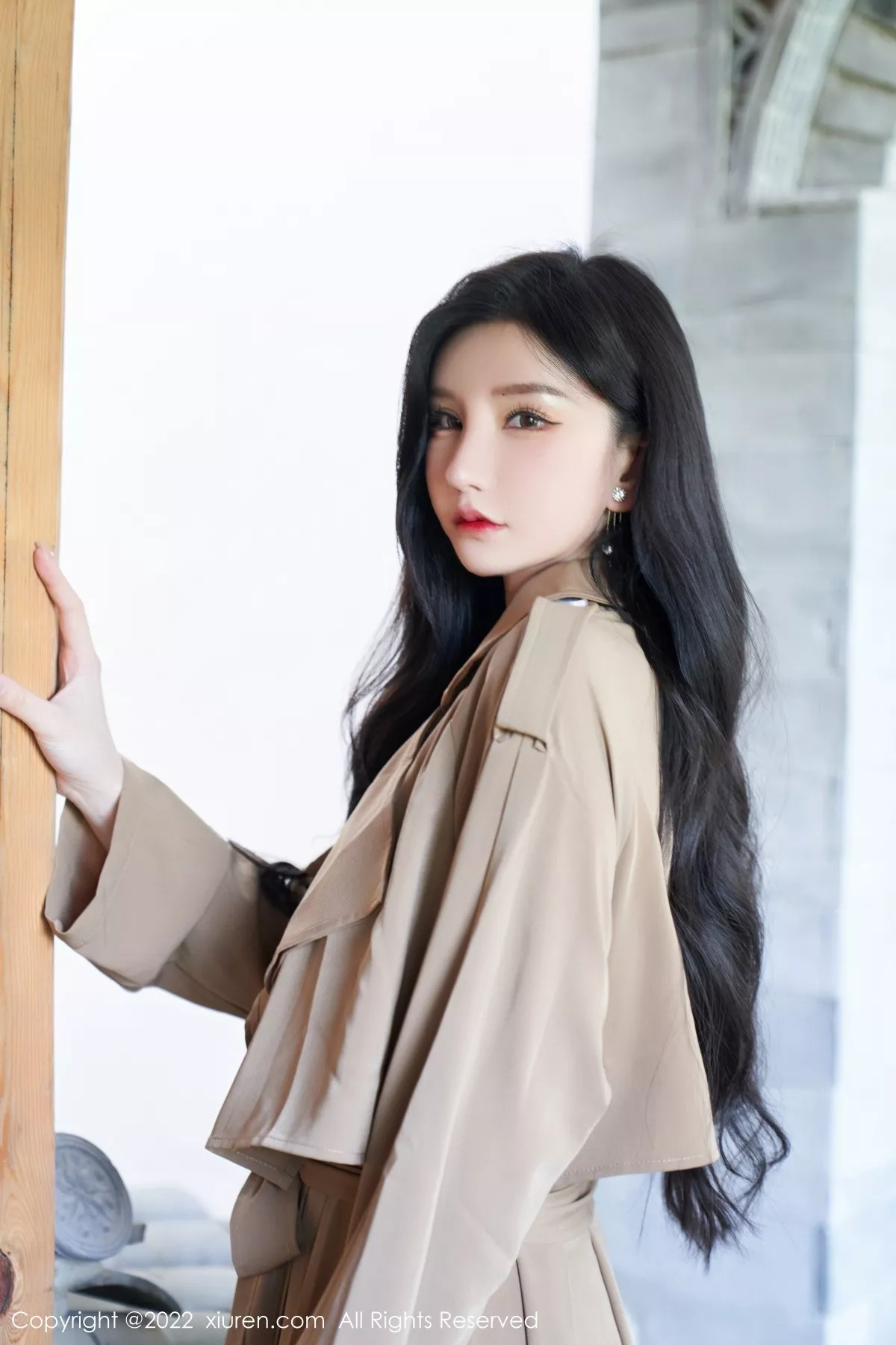 秀人集.com_[XiuRen秀人网]No.5469_女神周于希Sally脱杏色风衣露黑色蕾丝内衣配蕾丝吊袜诱惑写真75P