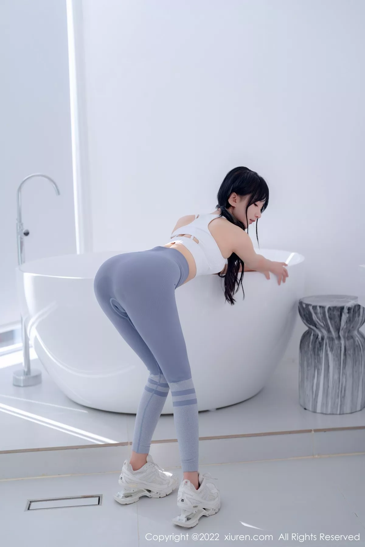 秀人集.com_[XiuRen秀人网]No.5463_女神小果冻儿大理旅拍私房性感运动服紧身秀完美身材诱惑写真55P