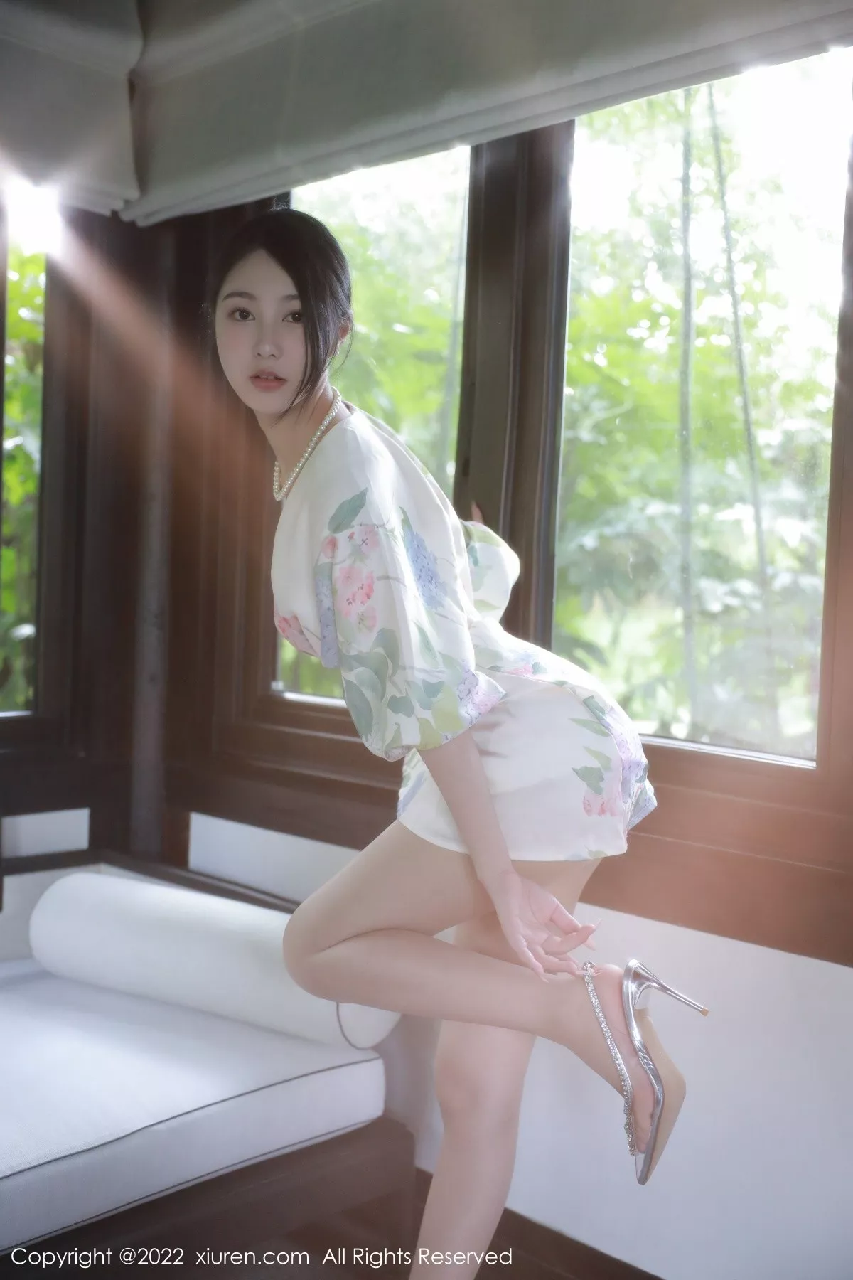 秀人集.com_[XiuRen秀人网]No.5514_模特谢晚晚性感白色带花纹长裙配原色丝袜秀完美身材诱惑写真111P