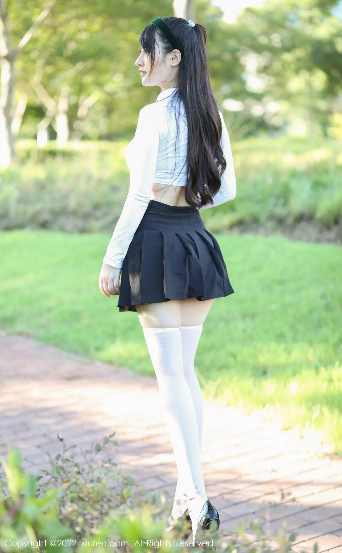 秀人集.com_[XiuRen秀人网]No.5512_模特诗诗kiki白色短T配黑短裙半脱露性感白色内衣丰满诱惑写真58P