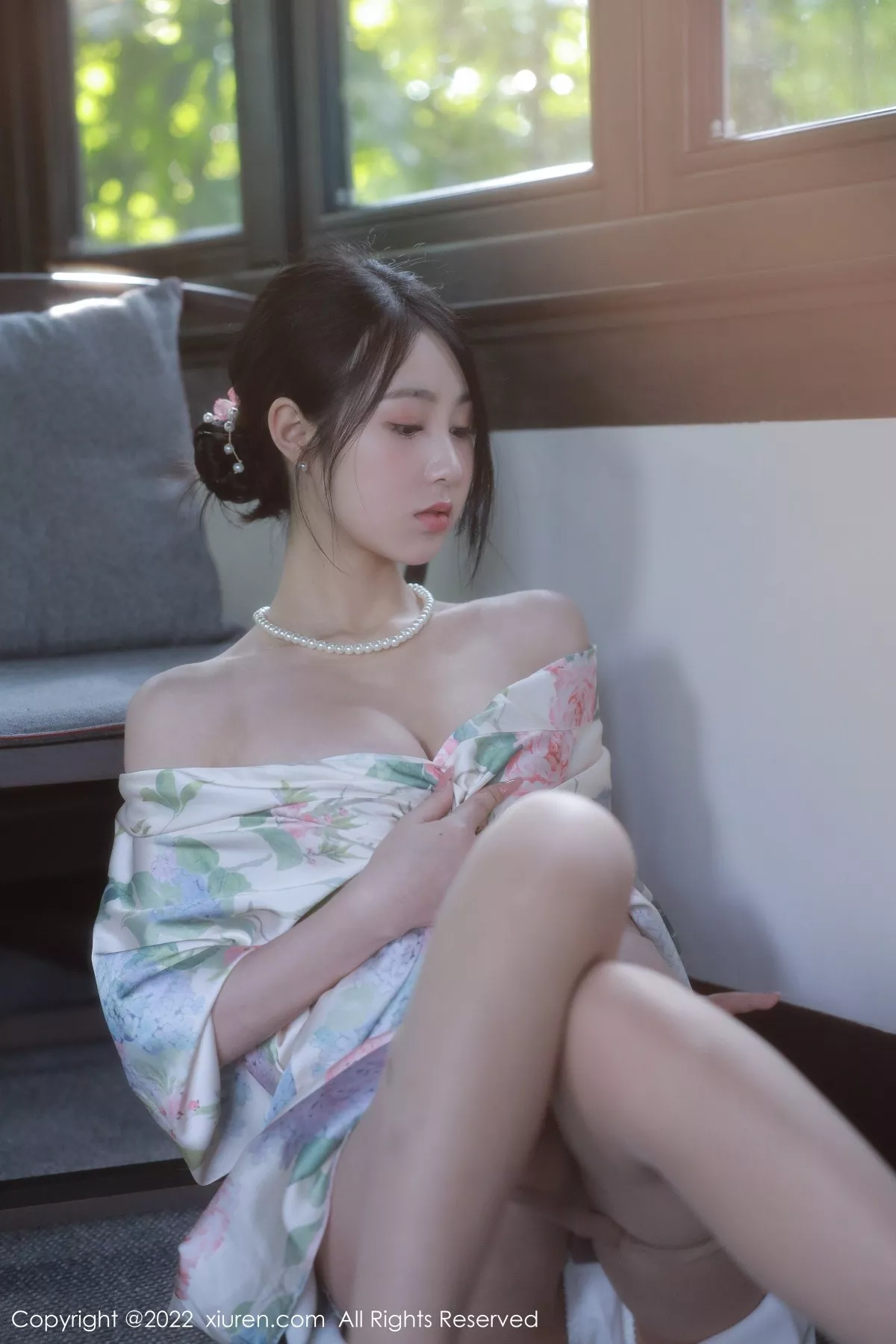 秀人集.com_[XiuRen秀人网]No.5514_模特谢晚晚性感白色带花纹长裙配原色丝袜秀完美身材诱惑写真111P