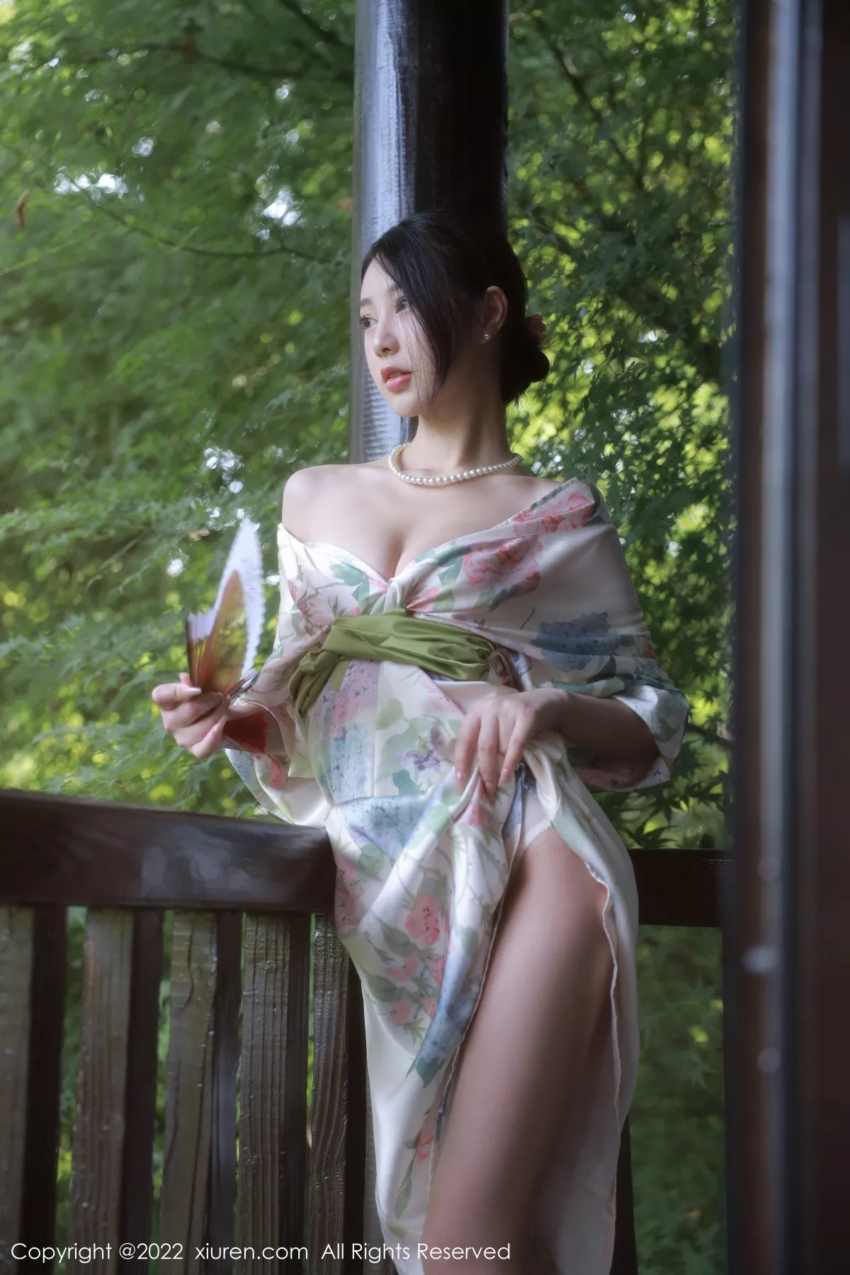 秀人集.com_[XiuRen秀人网]No.5514_模特谢晚晚性感白色带花纹长裙配原色丝袜秀完美身材诱惑写真111P