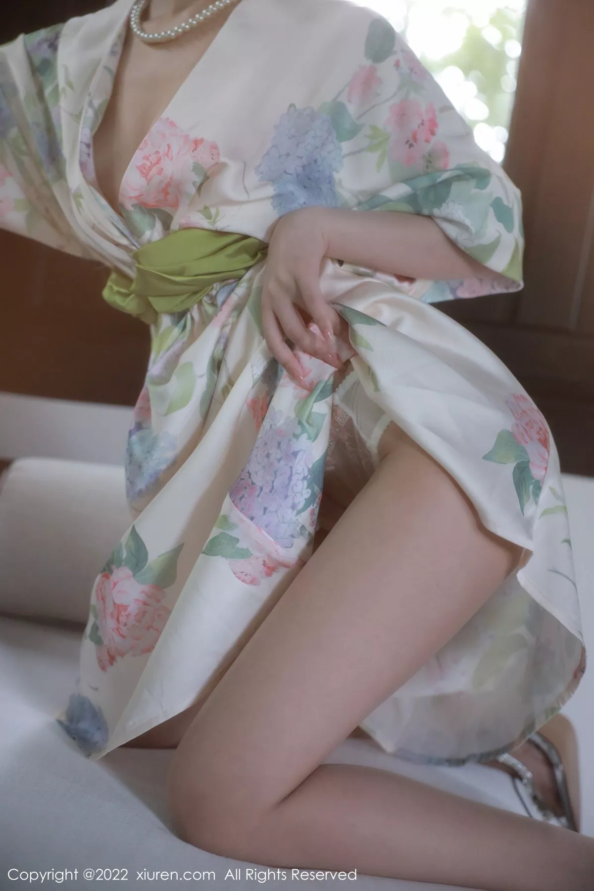 秀人集.com_[XiuRen秀人网]No.5514_模特谢晚晚性感白色带花纹长裙配原色丝袜秀完美身材诱惑写真111P