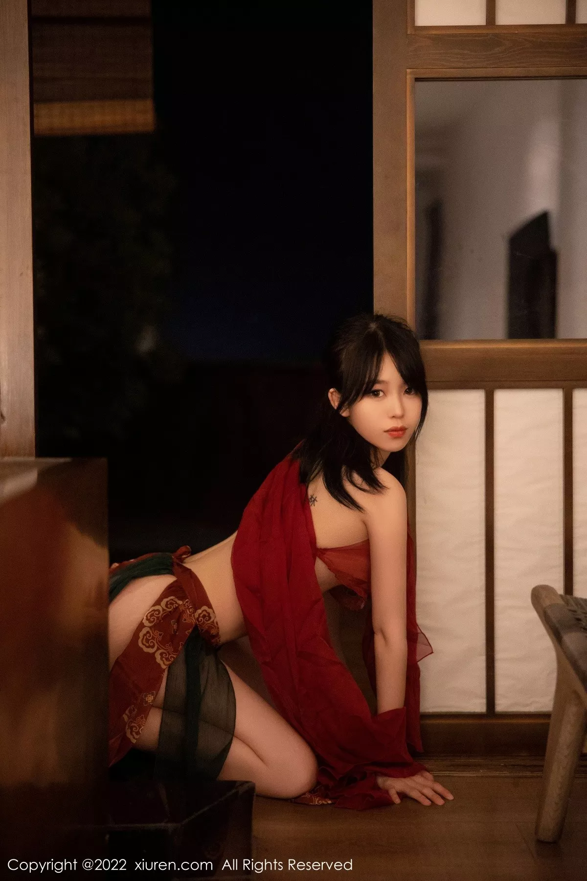 秀人集.com_[XiuRen秀人网]No.5527_模特奶瓶大理旅拍私房性感红色轻透古装服秀完美身材诱惑写真78P