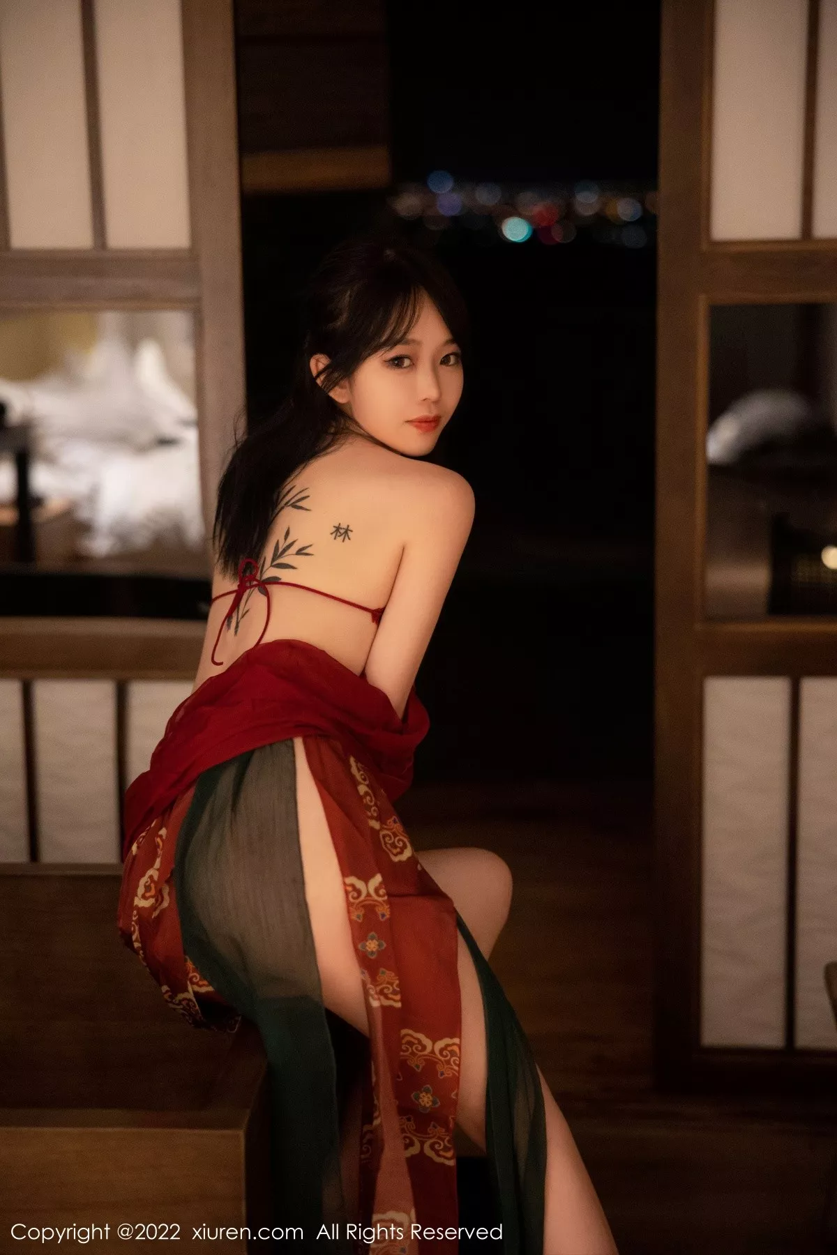 秀人集.com_[XiuRen秀人网]No.5527_模特奶瓶大理旅拍私房性感红色轻透古装服秀完美身材诱惑写真78P