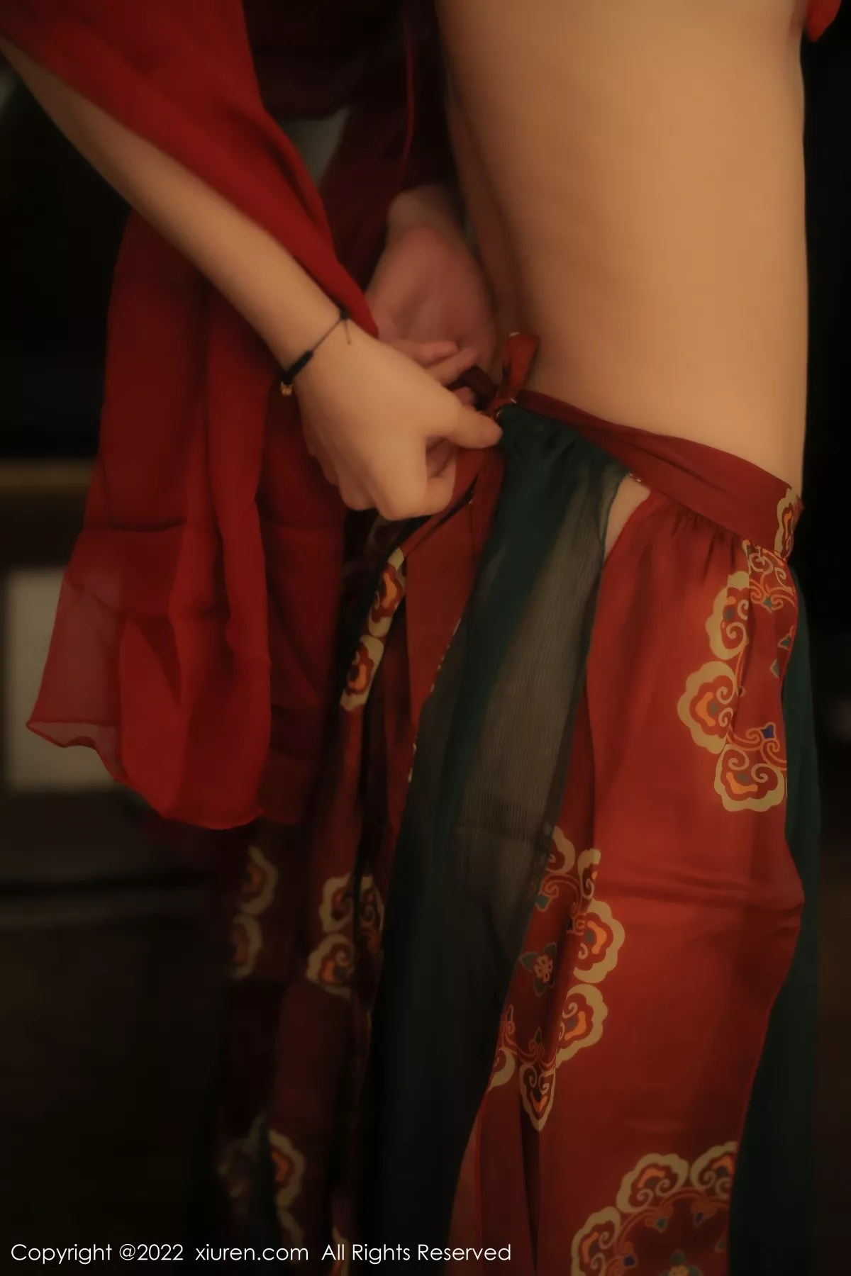 秀人集.com_[XiuRen秀人网]No.5527_模特奶瓶大理旅拍私房性感红色轻透古装服秀完美身材诱惑写真78P