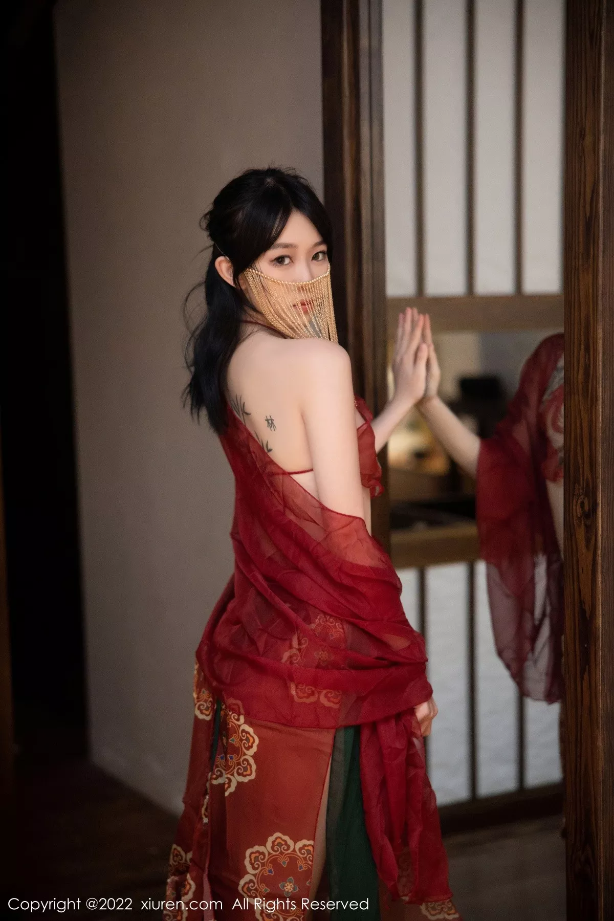 秀人集.com_[XiuRen秀人网]No.5527_模特奶瓶大理旅拍私房性感红色轻透古装服秀完美身材诱惑写真78P