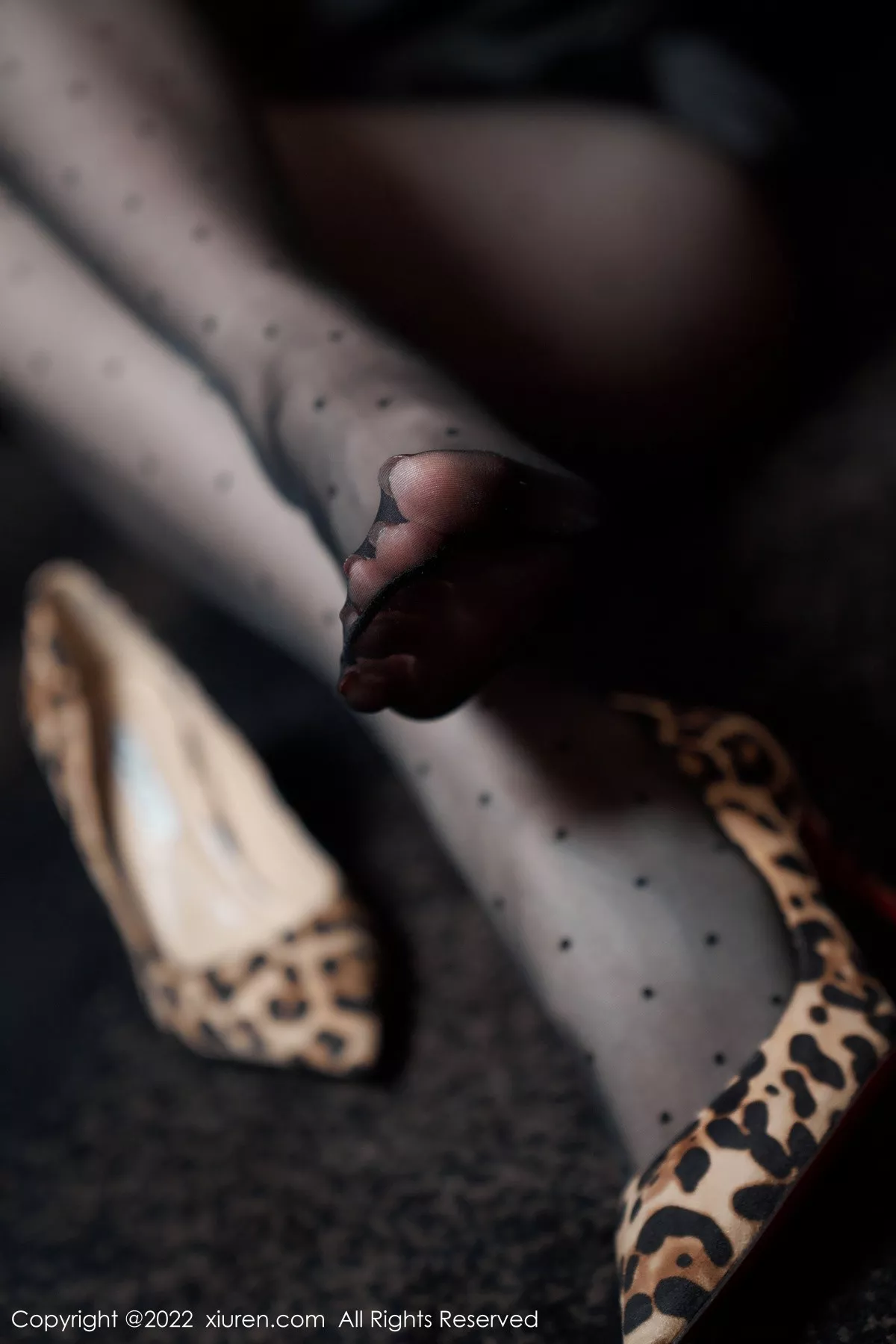 秀人集.com_[XiuRen秀人网]No.5529_模特是小逗逗心愿旅拍脱黑色露肩连衣长裙露蕾丝内衣诱惑写真92P