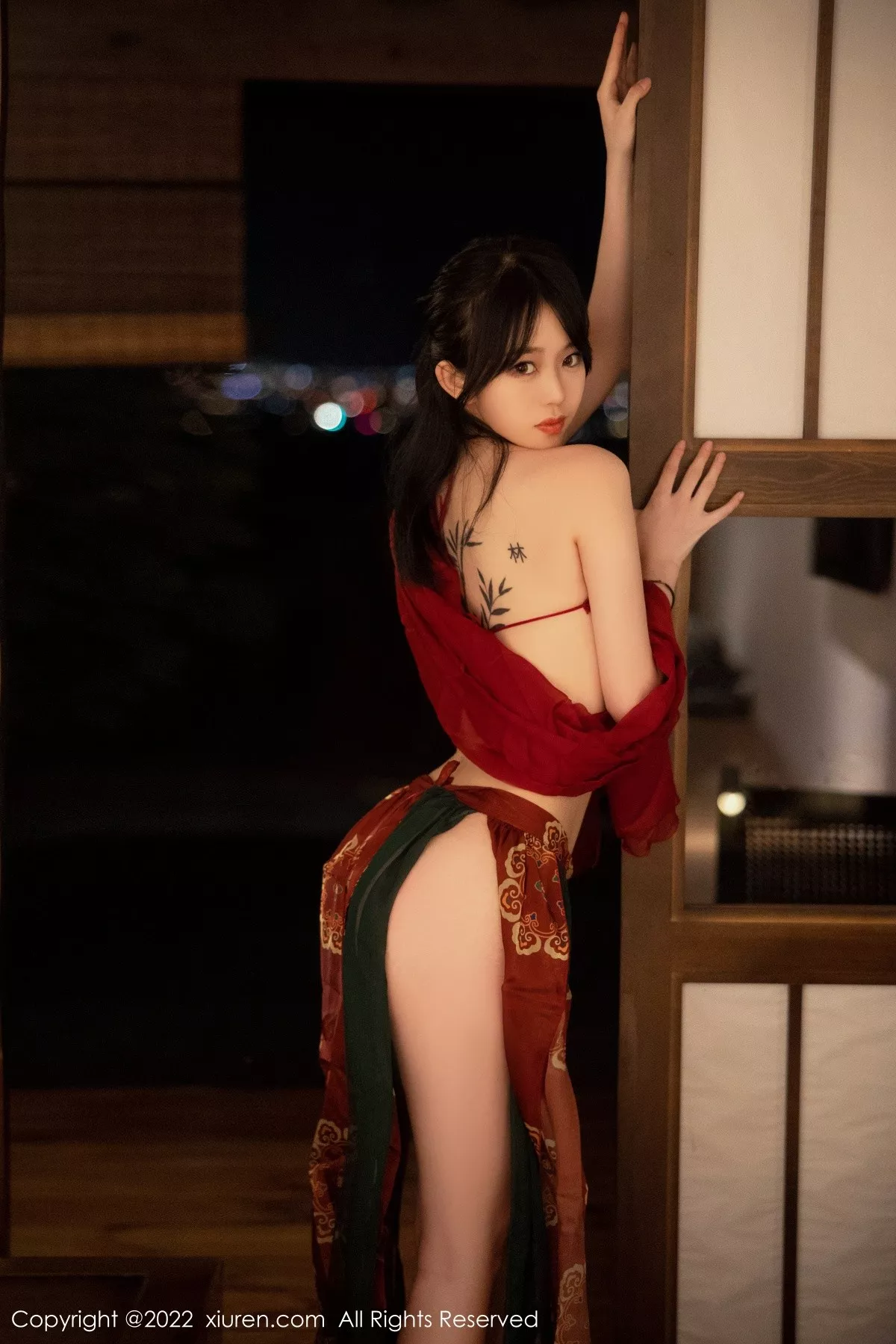 秀人集.com_[XiuRen秀人网]No.5527_模特奶瓶大理旅拍私房性感红色轻透古装服秀完美身材诱惑写真78P