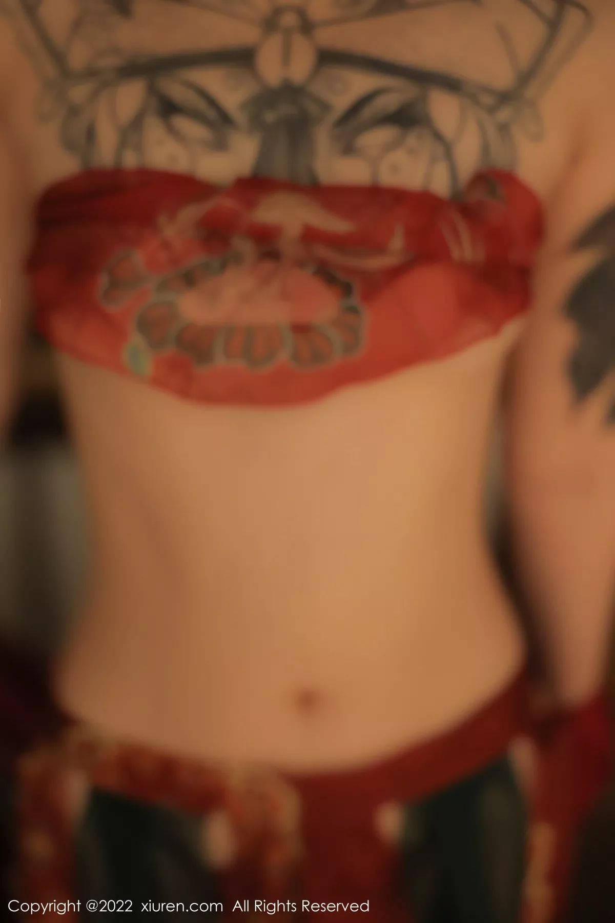 秀人集.com_[XiuRen秀人网]No.5527_模特奶瓶大理旅拍私房性感红色轻透古装服秀完美身材诱惑写真78P