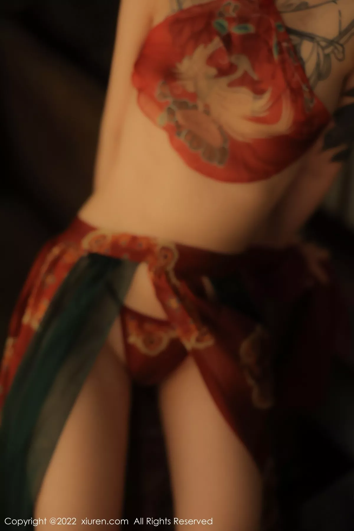 秀人集.com_[XiuRen秀人网]No.5527_模特奶瓶大理旅拍私房性感红色轻透古装服秀完美身材诱惑写真78P