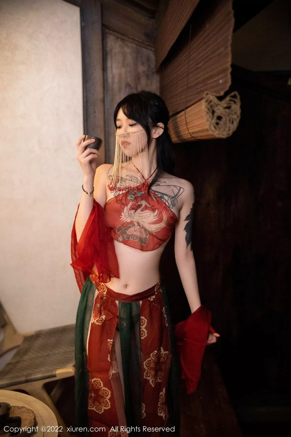 秀人集.com_[XiuRen秀人网]No.5527_模特奶瓶大理旅拍私房性感红色轻透古装服秀完美身材诱惑写真78P