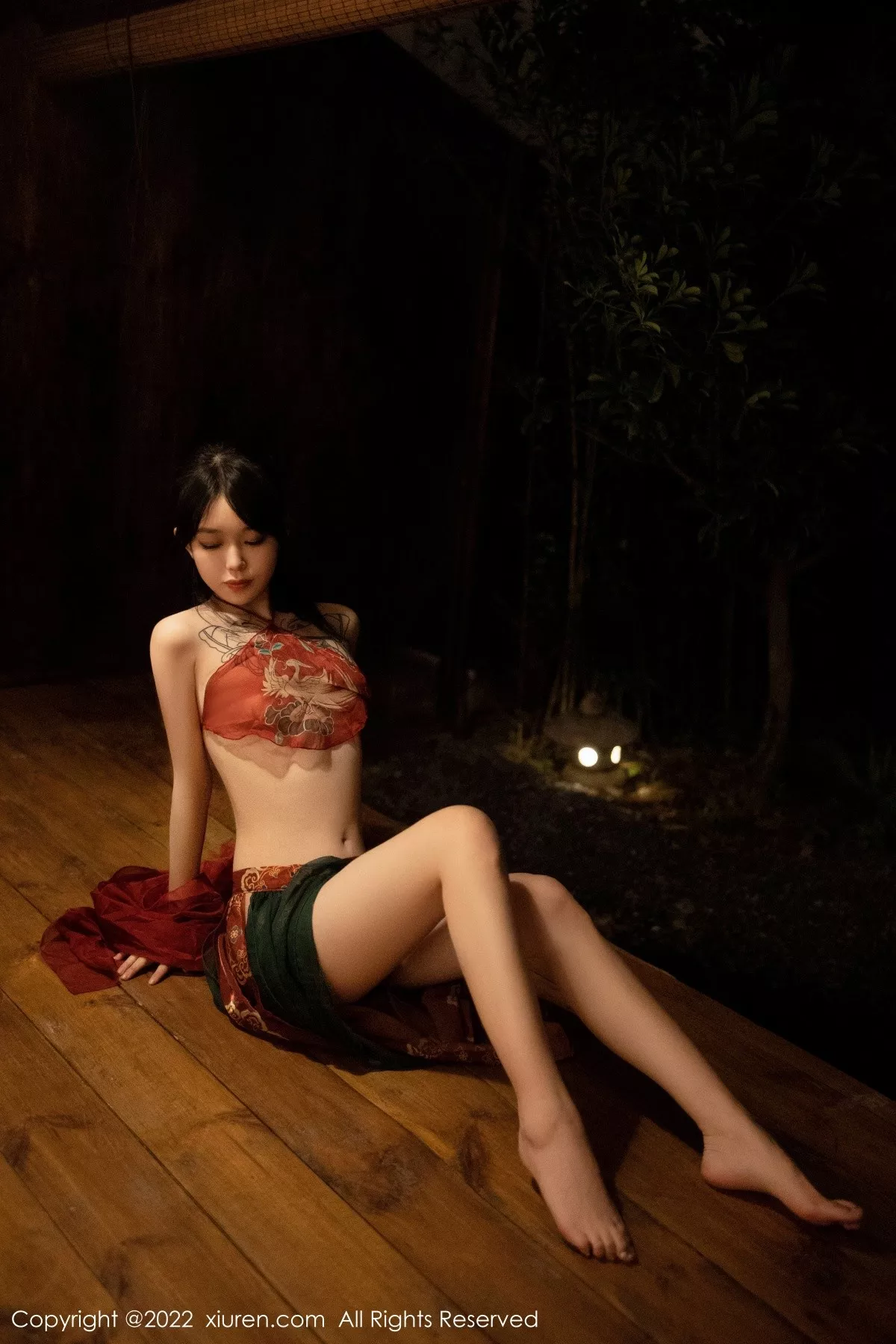 秀人集.com_[XiuRen秀人网]No.5527_模特奶瓶大理旅拍私房性感红色轻透古装服秀完美身材诱惑写真78P