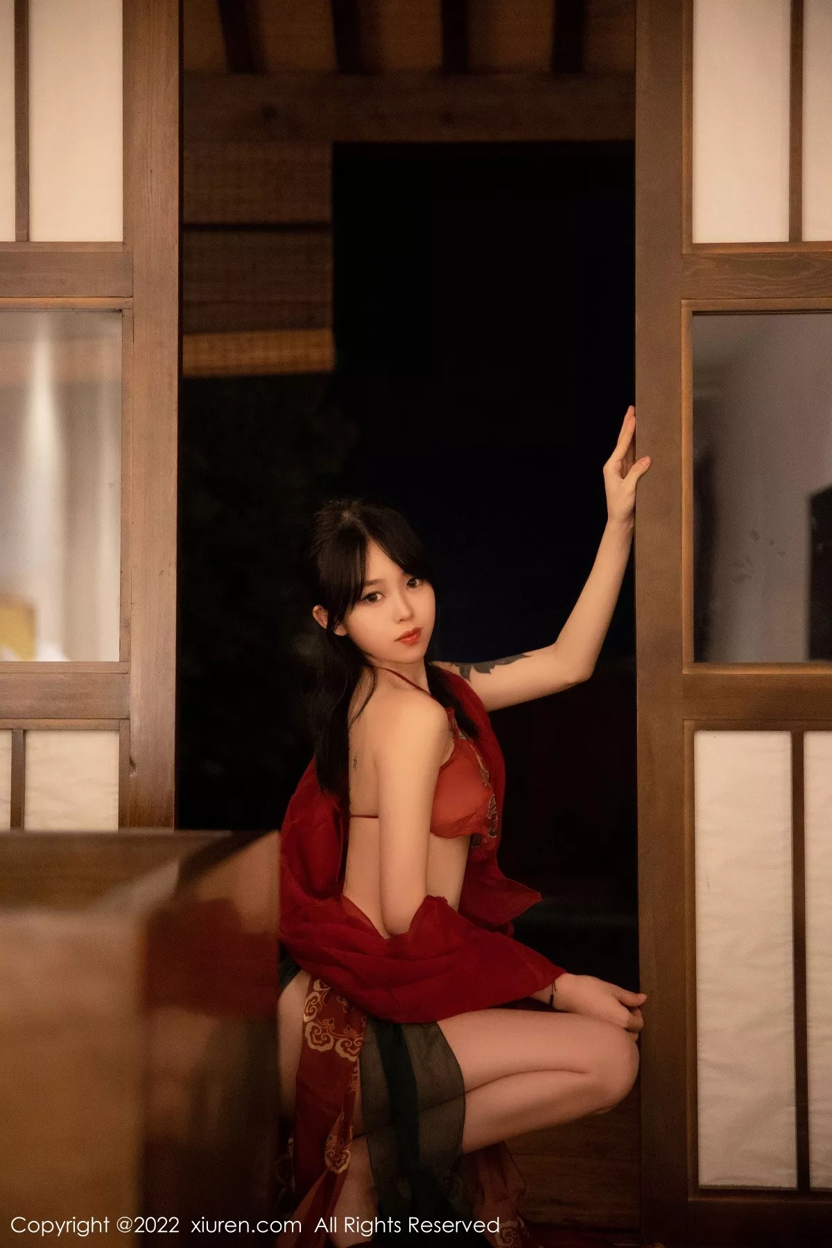 秀人集.com_[XiuRen秀人网]No.5527_模特奶瓶大理旅拍私房性感红色轻透古装服秀完美身材诱惑写真78P