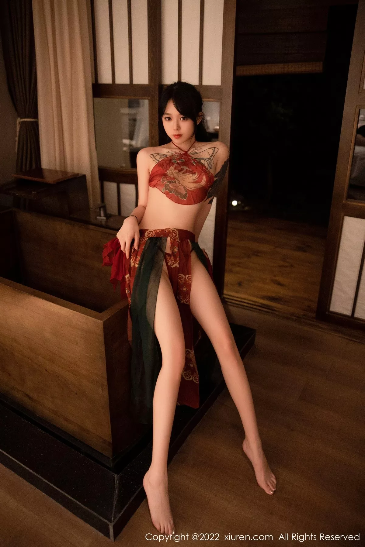 秀人集.com_[XiuRen秀人网]No.5527_模特奶瓶大理旅拍私房性感红色轻透古装服秀完美身材诱惑写真78P