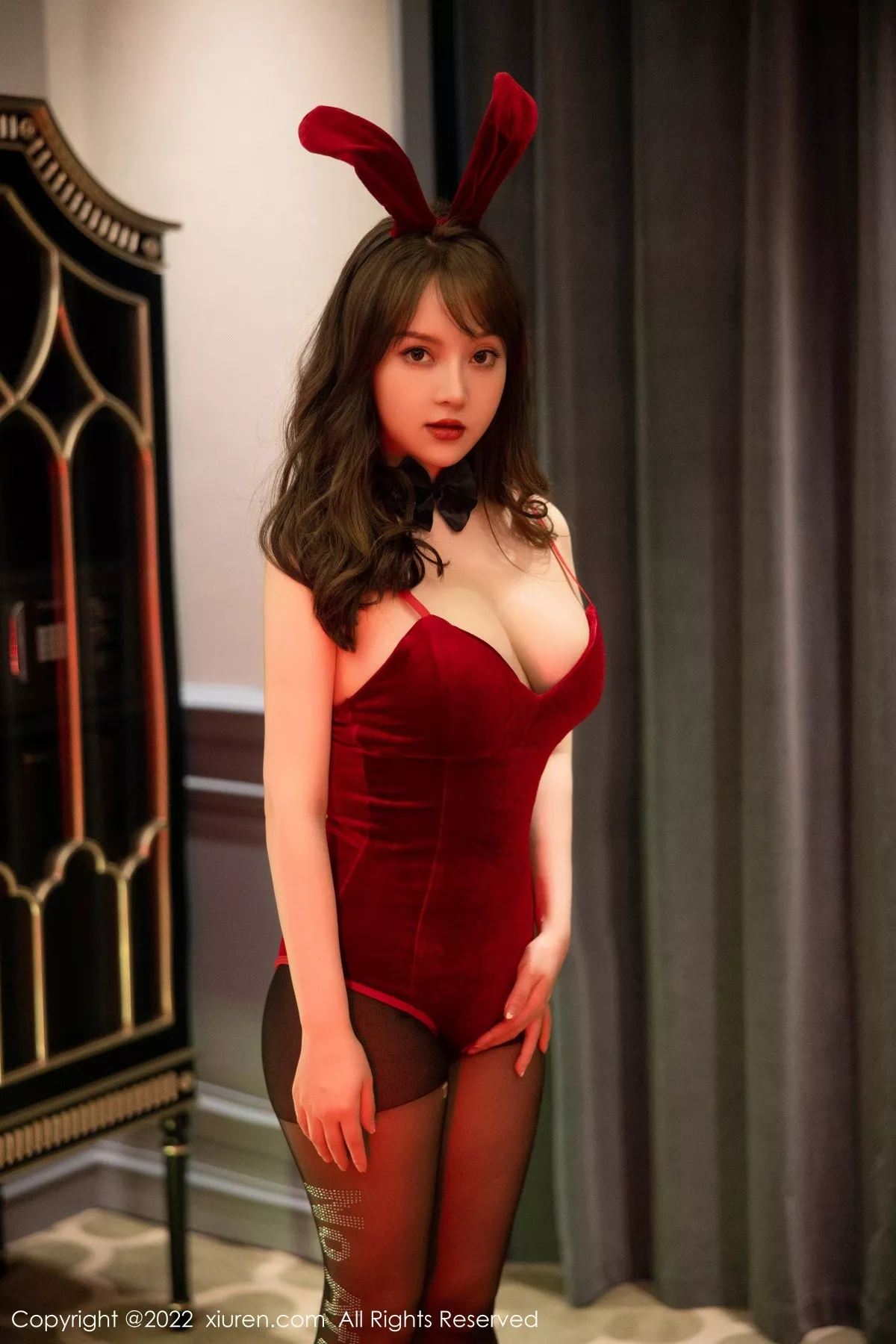 秀人集.com_[XiuRen秀人网]No.5533_模特豆瓣酱性感红色高开连体衣配超薄黑丝秀丰满身材诱惑写真84P