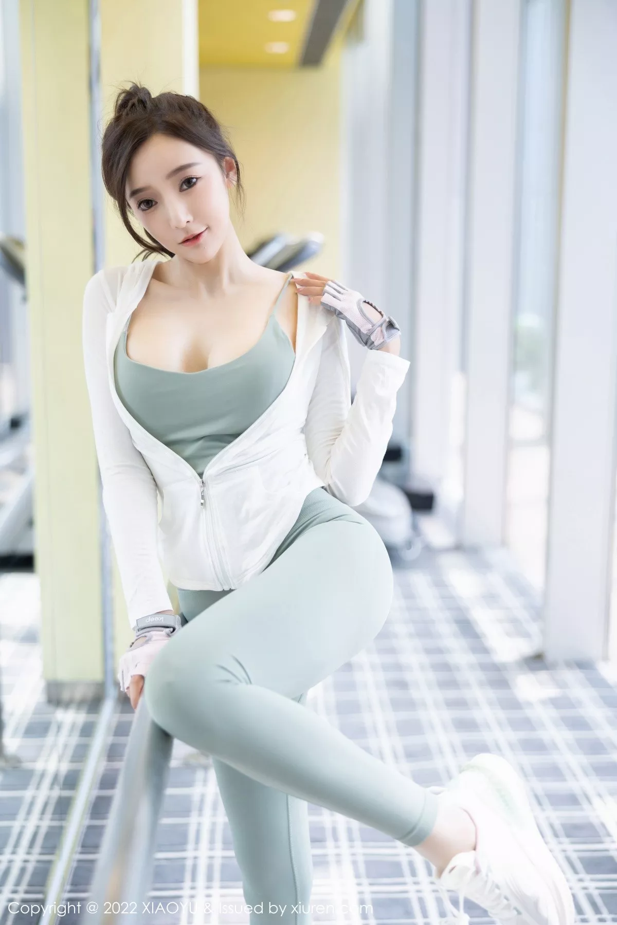 秀人集.com_[XiaoYu画语界]Vol.857_女神王馨瑶yanni健身所场绿灰色运动服半脱秀完美身材诱惑写真85P