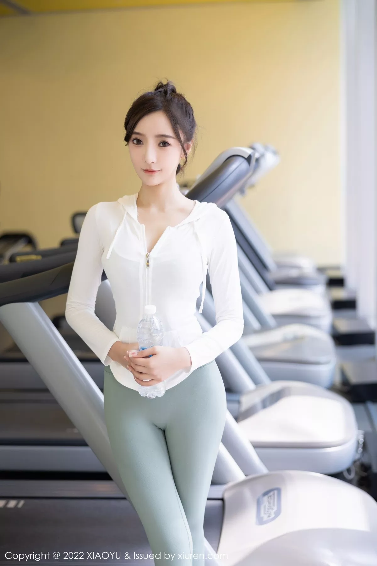 秀人集.com_[XiaoYu画语界]Vol.857_女神王馨瑶yanni健身所场绿灰色运动服半脱秀完美身材诱惑写真85P