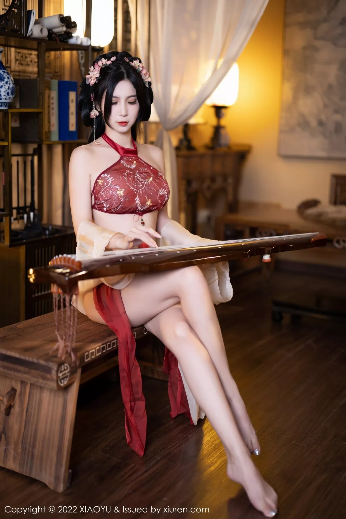 秀人集.com_[XiaoYu画语界]Vol.858_模特小蛮妖Yummy杭州旅拍红色丝绸古装服露白嫩肌肤诱惑写真81P