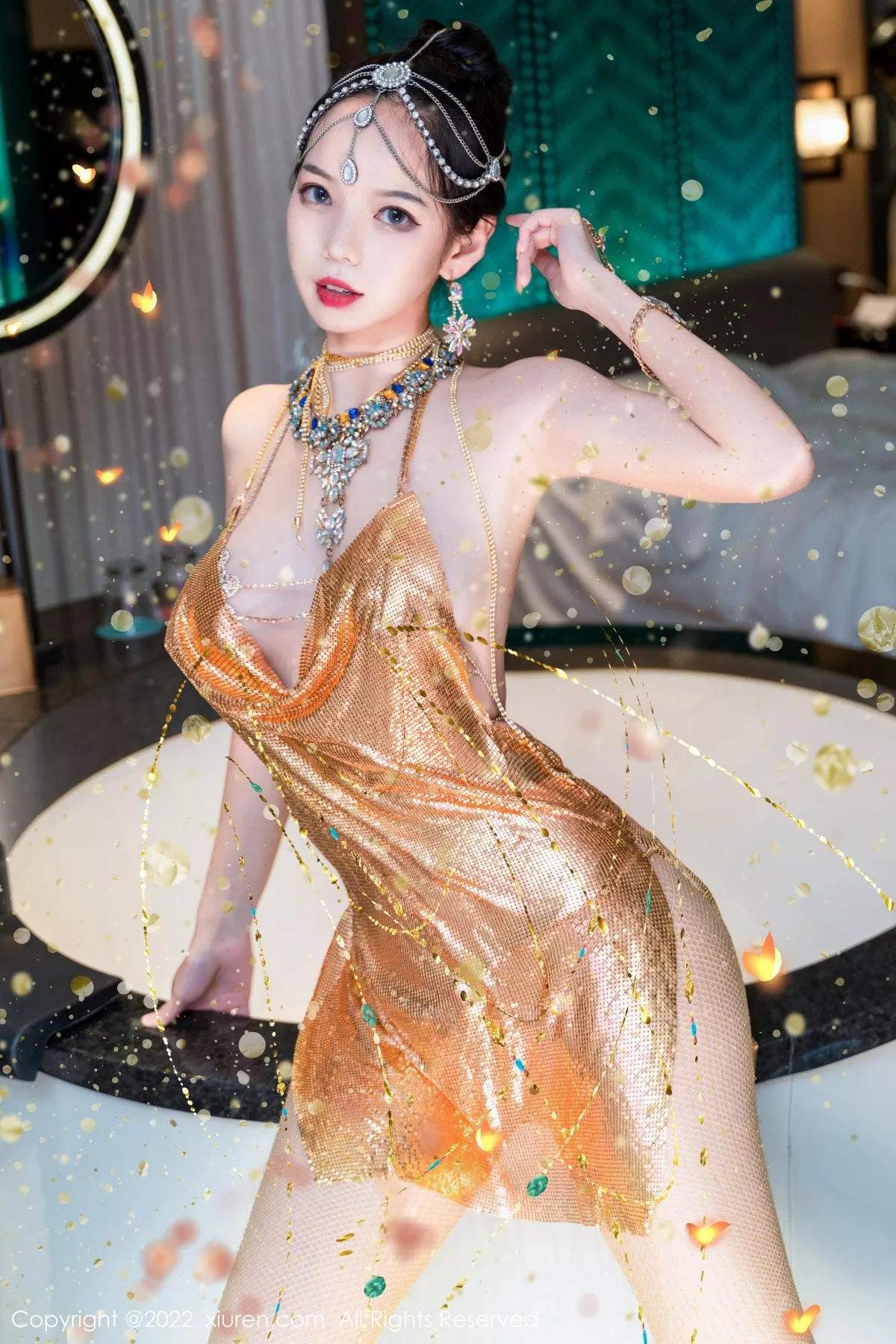 秀人集.com_[XiuRen秀人网]No.5559_模特大美妞儿黄金甲主题性感情趣吊带真空秀豪乳翘臀诱惑写真62P