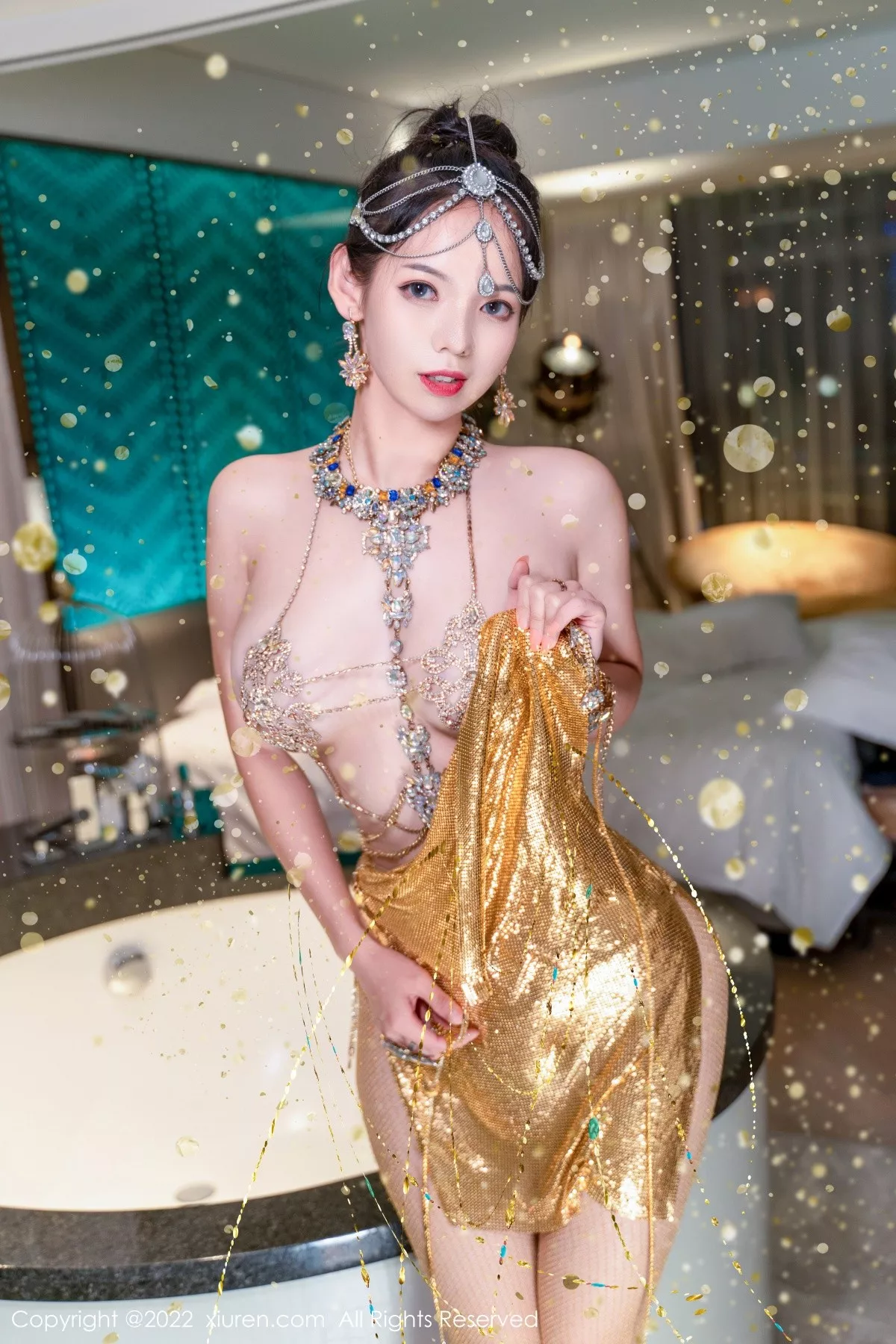 秀人集.com_[XiuRen秀人网]No.5559_模特大美妞儿黄金甲主题性感情趣吊带真空秀豪乳翘臀诱惑写真62P