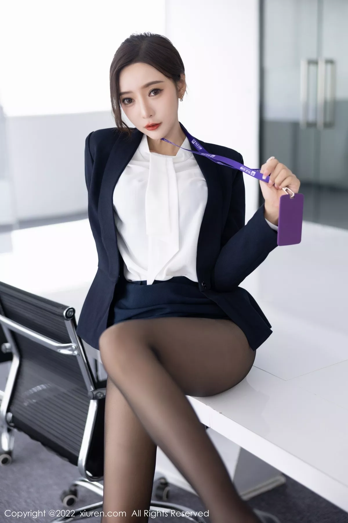 秀人集.com_[XiuRen秀人网]No.5563_女神王馨瑶yanni脱OL职业装露性感灰色内衣配超薄黑丝诱惑写真80P